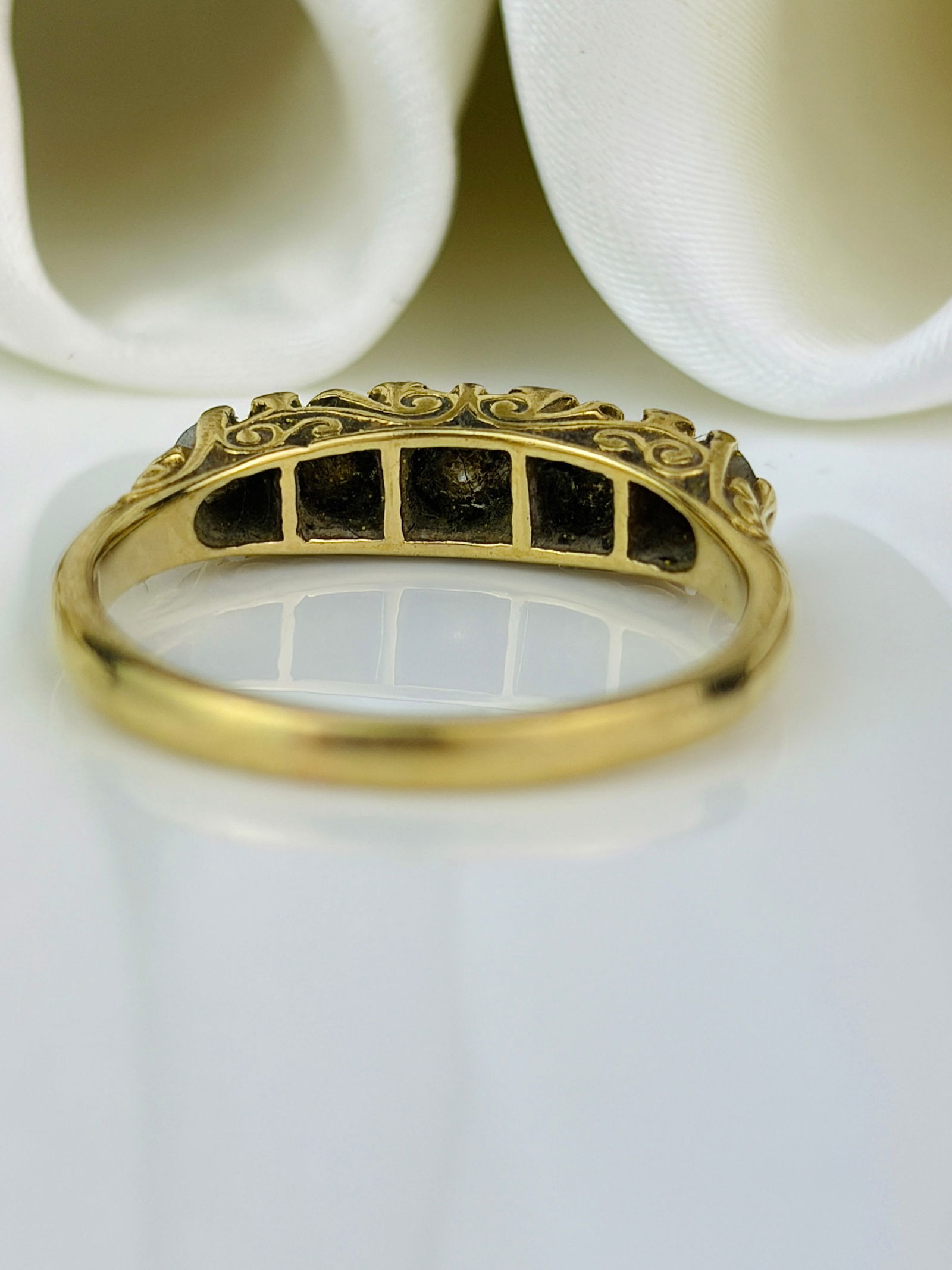 Chunky Antique 18ct Yellow Gold Diamond 5 Stone Ring with Diamond Points - 4