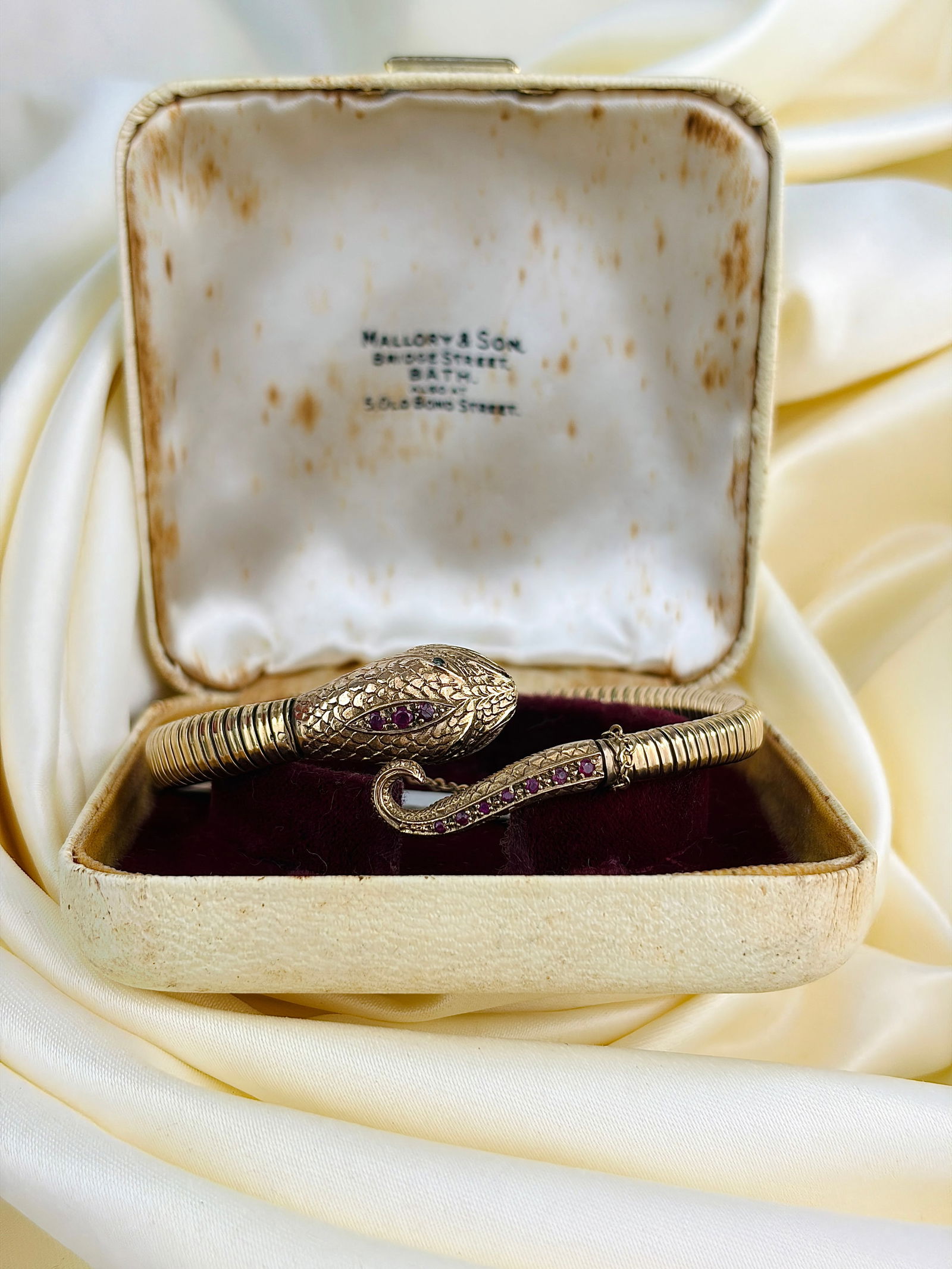 Vintage 9ct Gold Ruby encrusted Snake Bangle / Bracelet with emerald eyes - 6