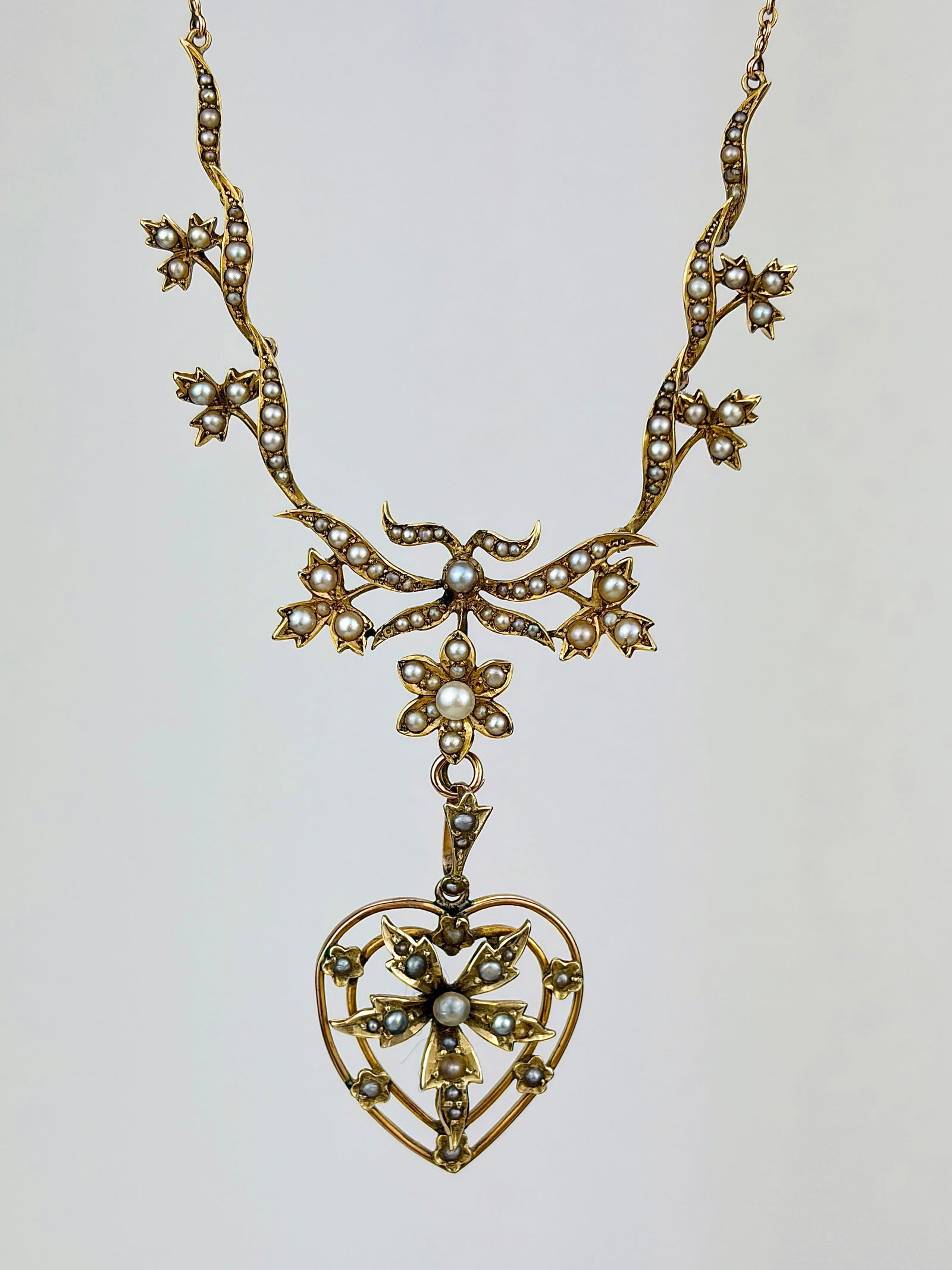 Antique 15ct Yellow Gold Pearl Necklace and Heart Pendant in fitted box - 3