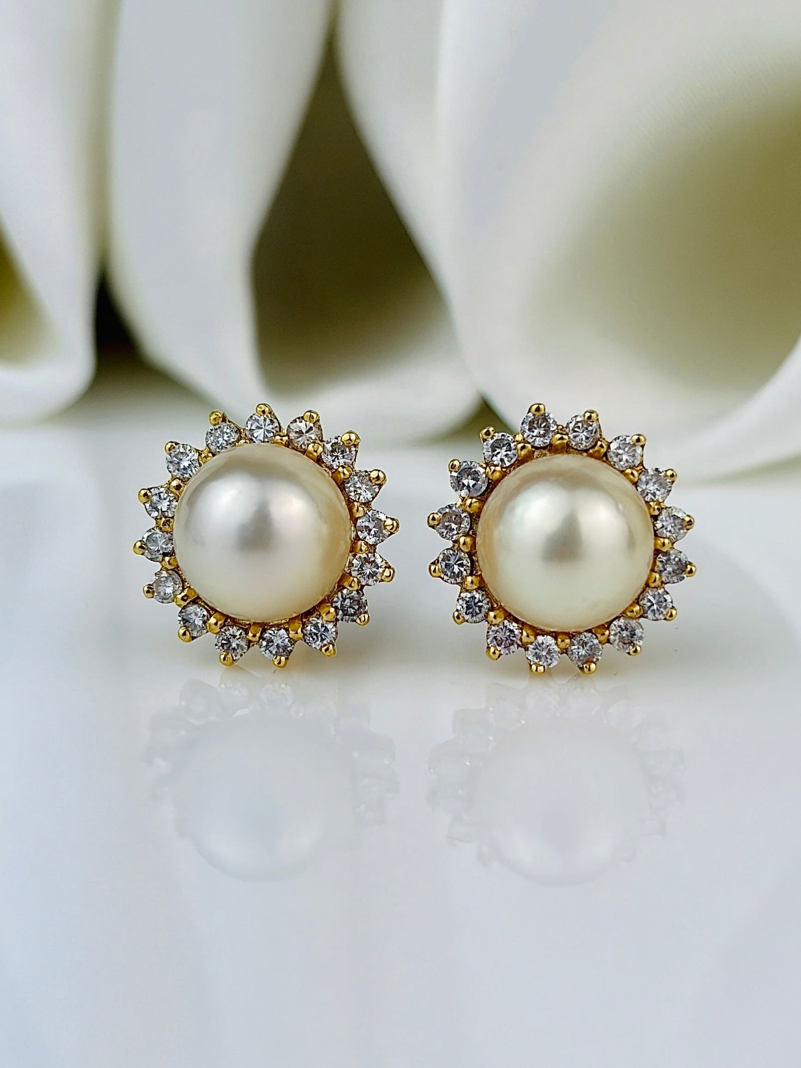 Vintage Pearl and Diamond 18 Carat Gold Cluster Earrings - 5