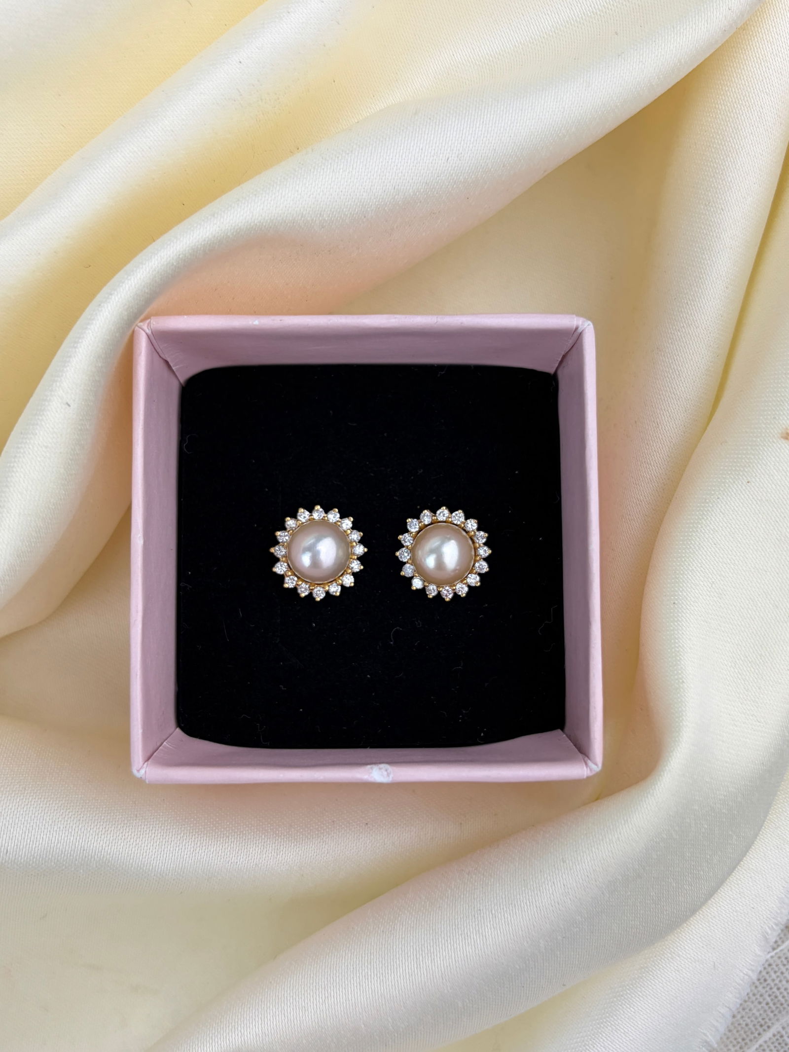 Vintage Pearl and Diamond 18 Carat Gold Cluster Earrings - 7