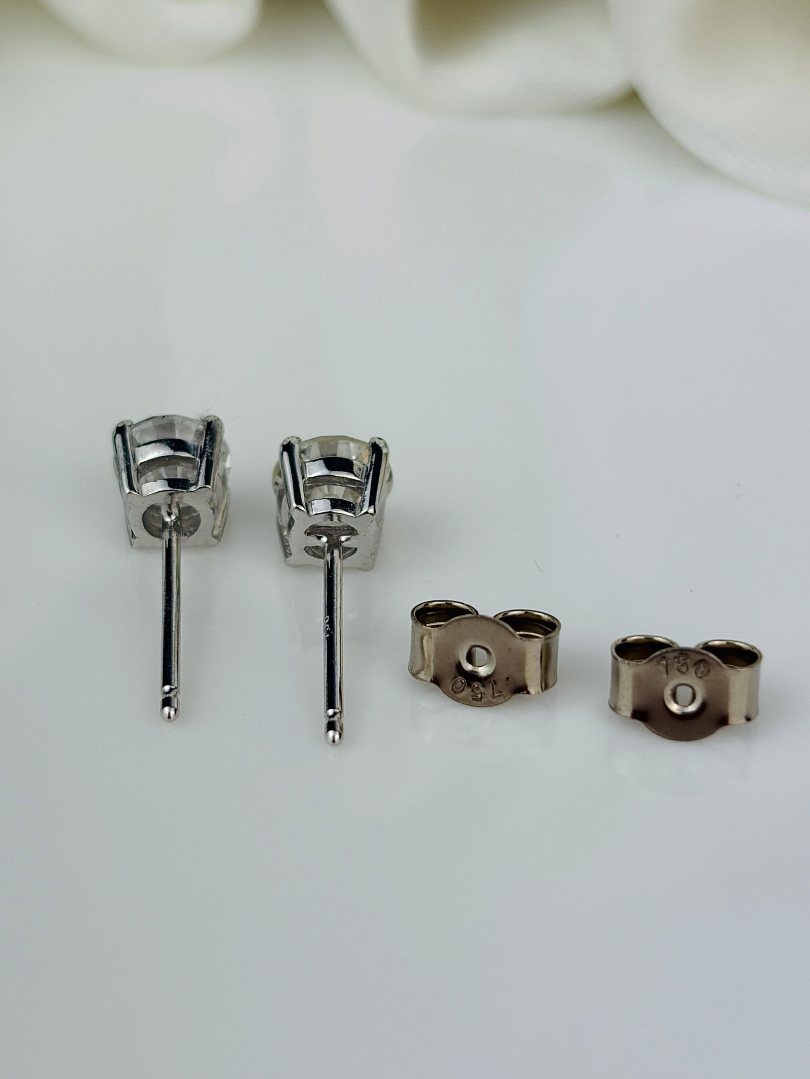 1.20ct Diamond and 18 Carat White Gold Stud Earrings - 3