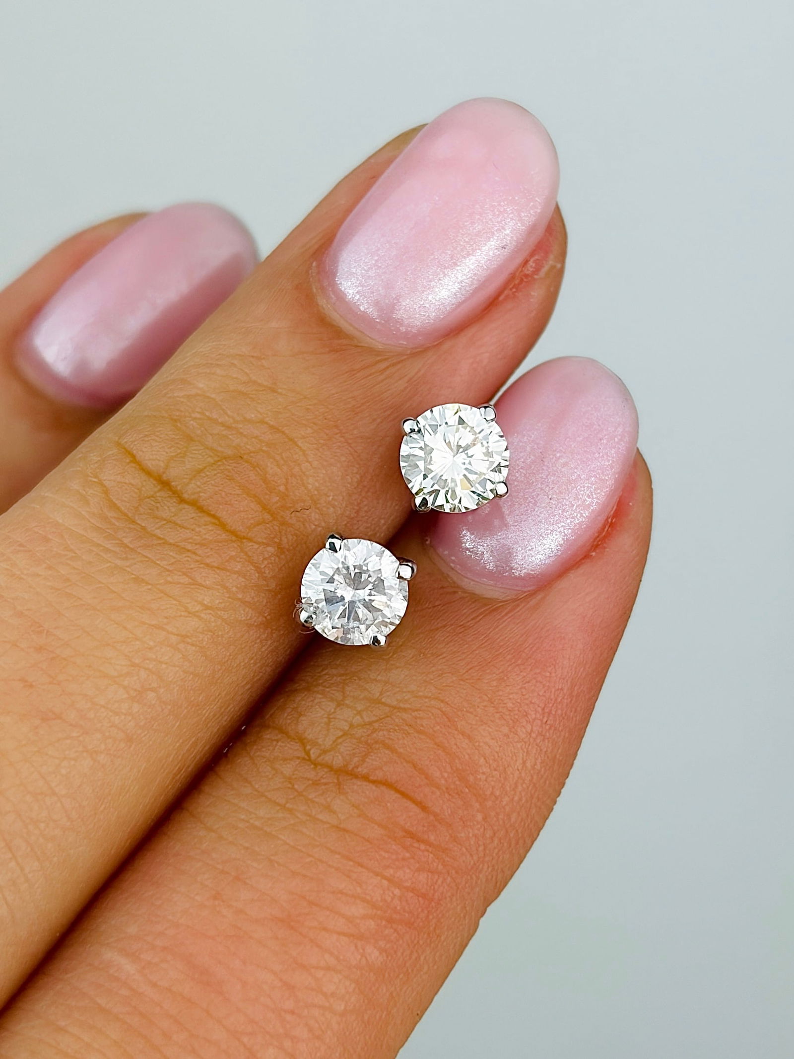 1.20ct Diamond and 18 Carat White Gold Stud Earrings - 4