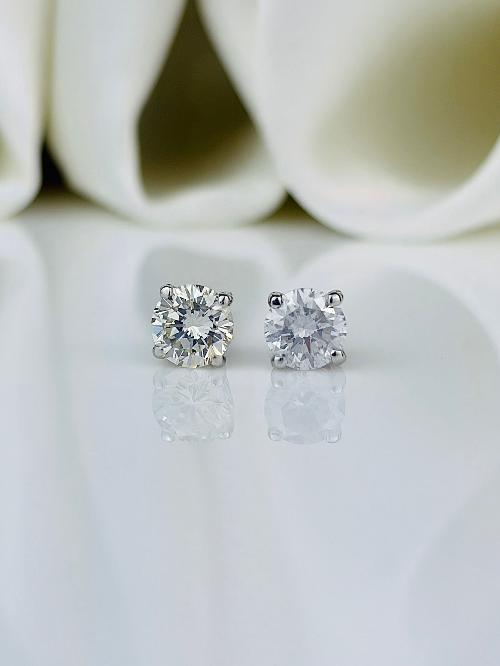 1.20ct Diamond and 18 Carat White Gold Stud Earrings - 5