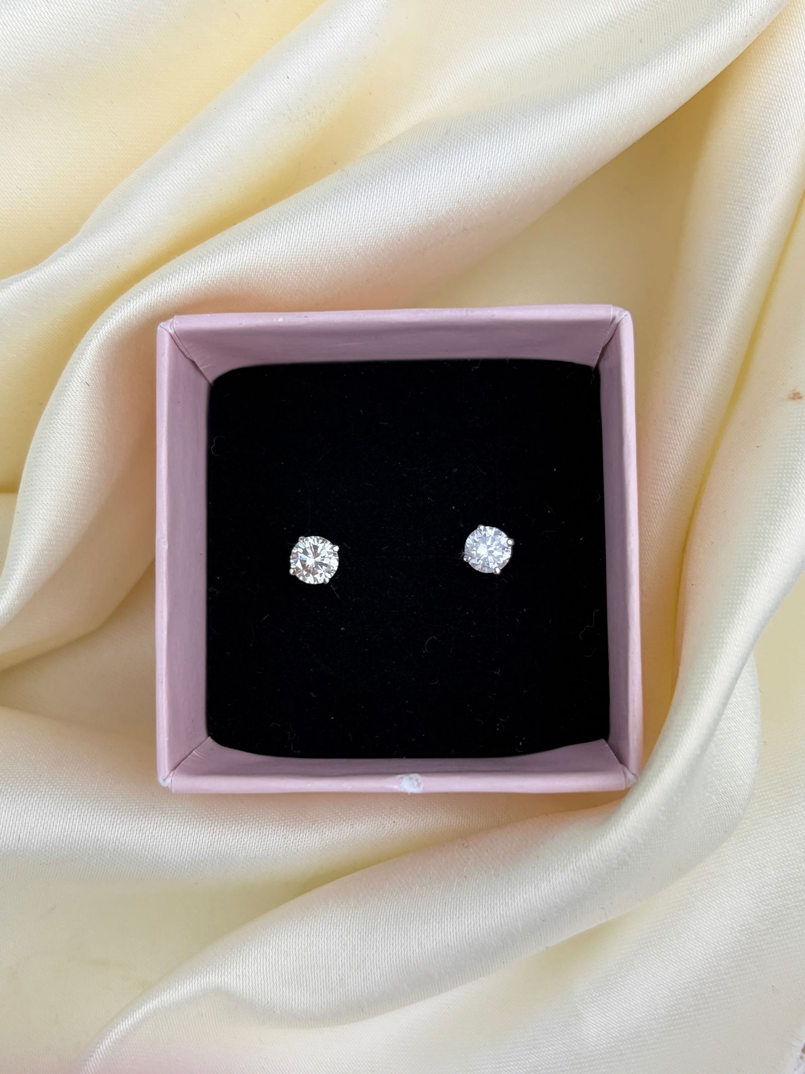 1.20ct Diamond and 18 Carat White Gold Stud Earrings - 6