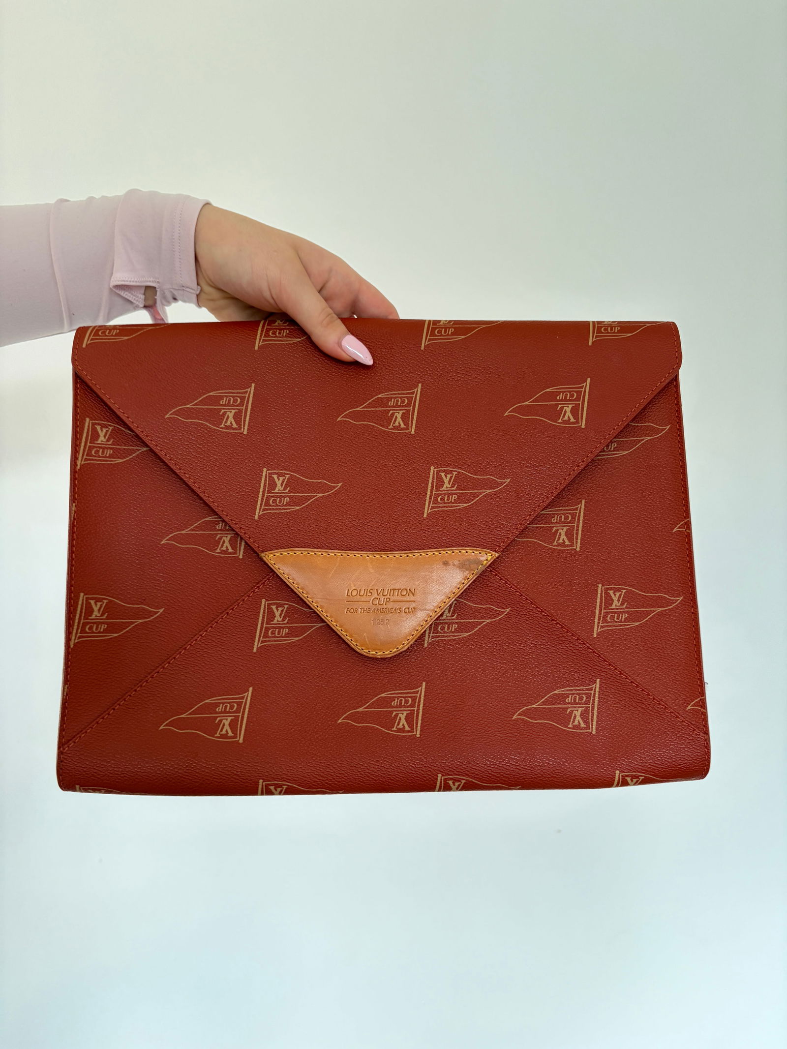 Louis Vuitton America's Cup pouch in red monogram canvas and natural leather: Louis Vuitton America's Cup pouch in red monogram canvas and natural leather 36cm x 27cm x 5 cm c.1994 collection : Editons limitées Condition: Some wear and tear