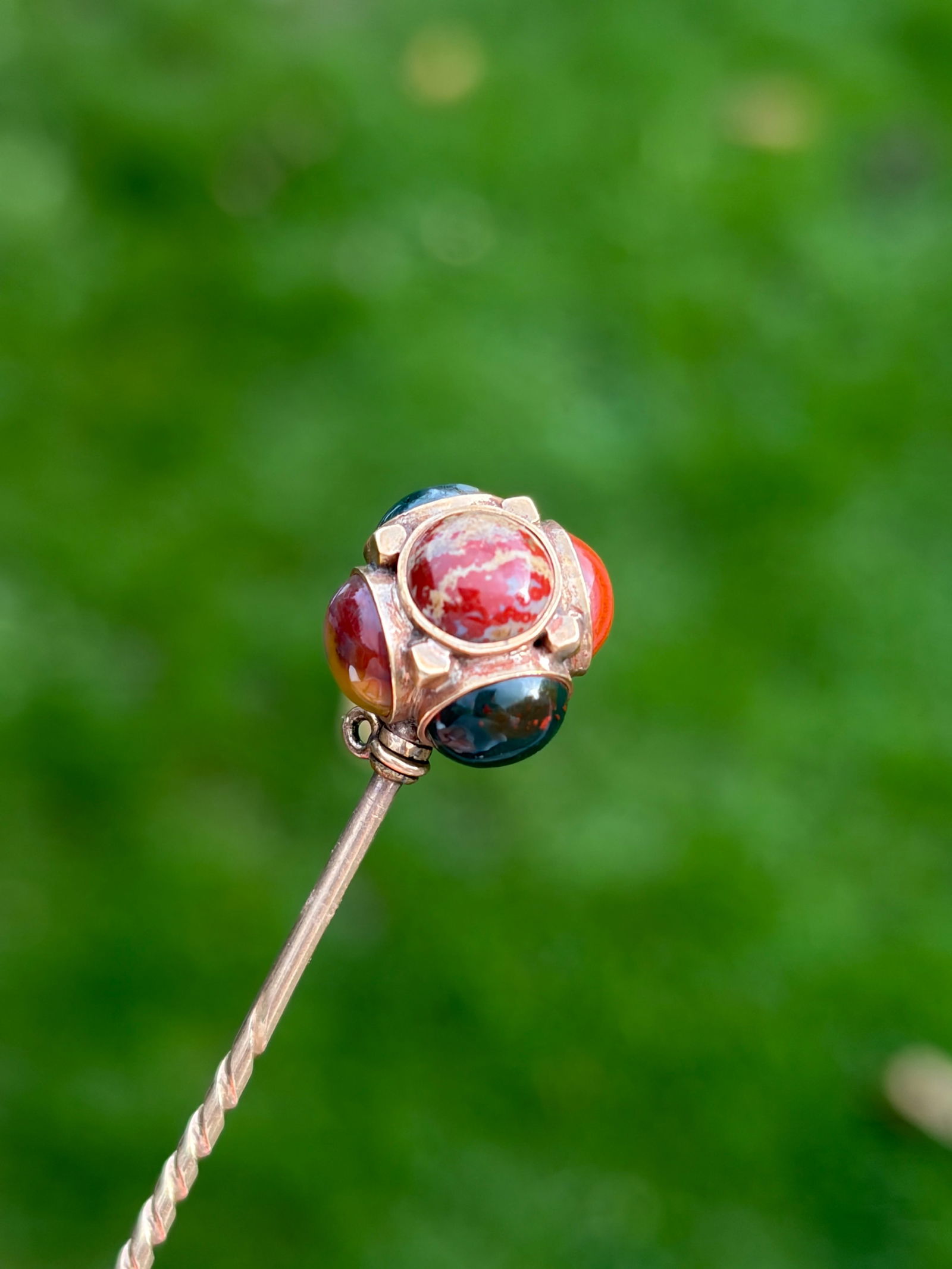 Vintage 9 Carat Yellow Gold Agate Multi Stone Pin - 9