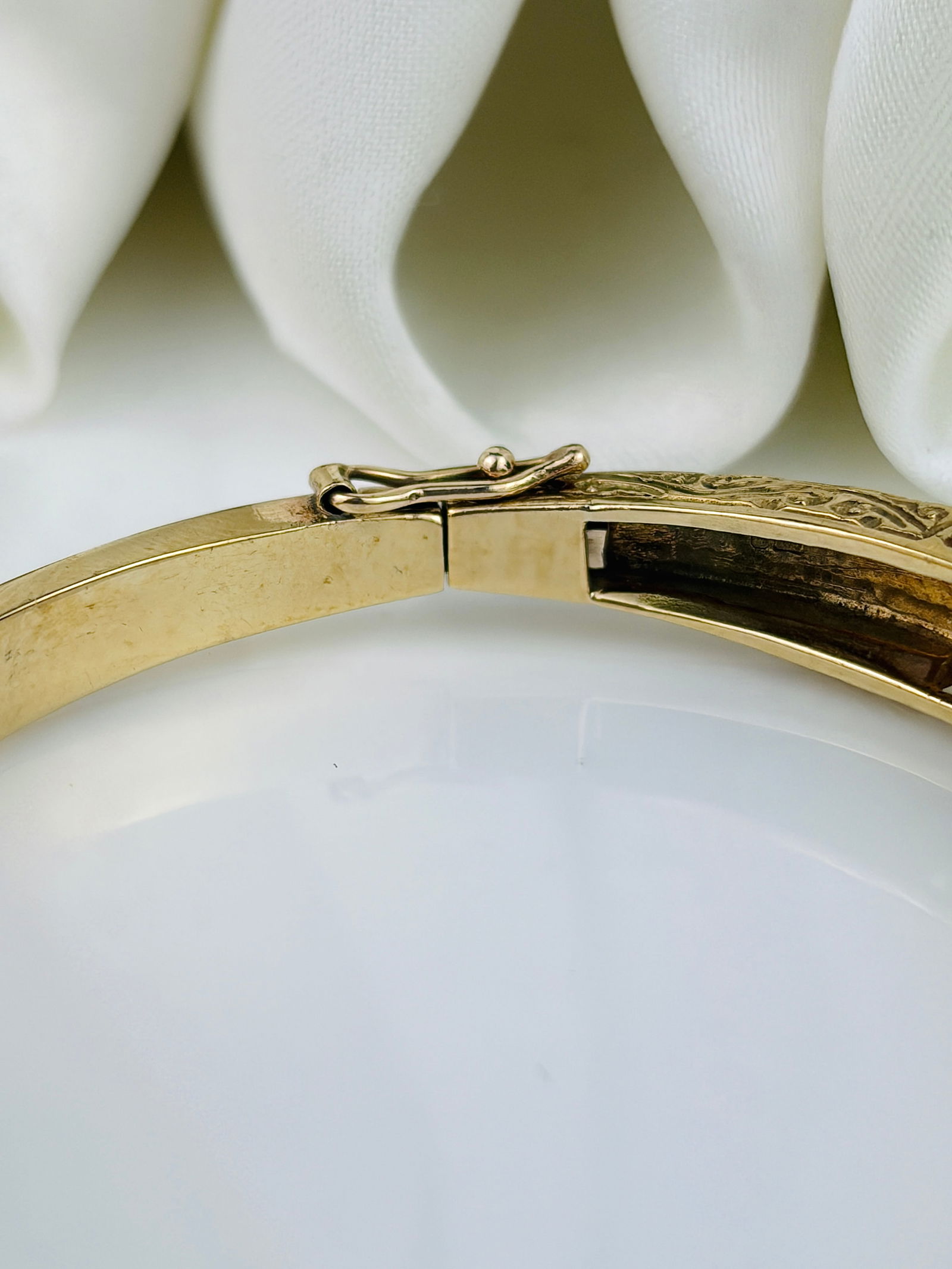 Vintage 9ct Yellow Gold Opal and Diamond Bangle Bracelet - 7