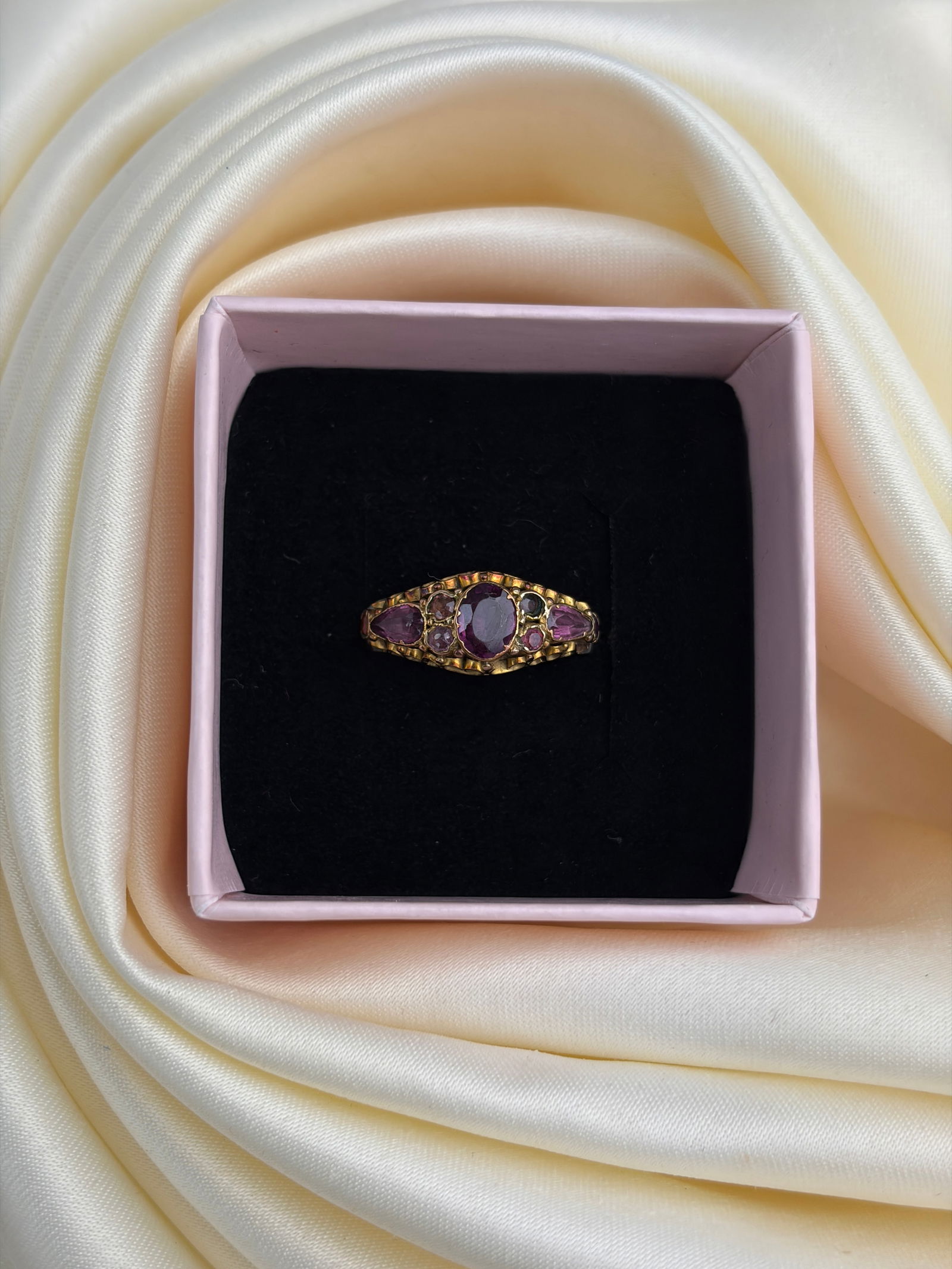 sweet antique 9ct gold gemset ring - 7