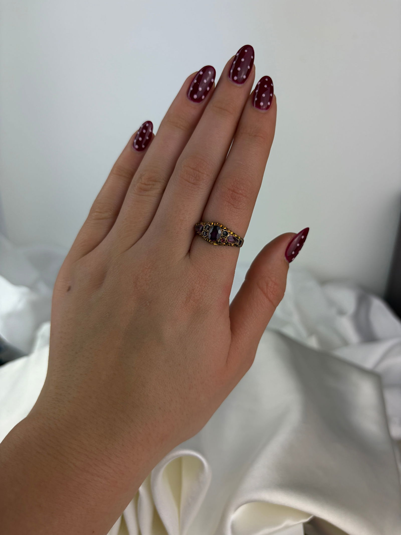 sweet antique 9ct gold gemset ring - 8