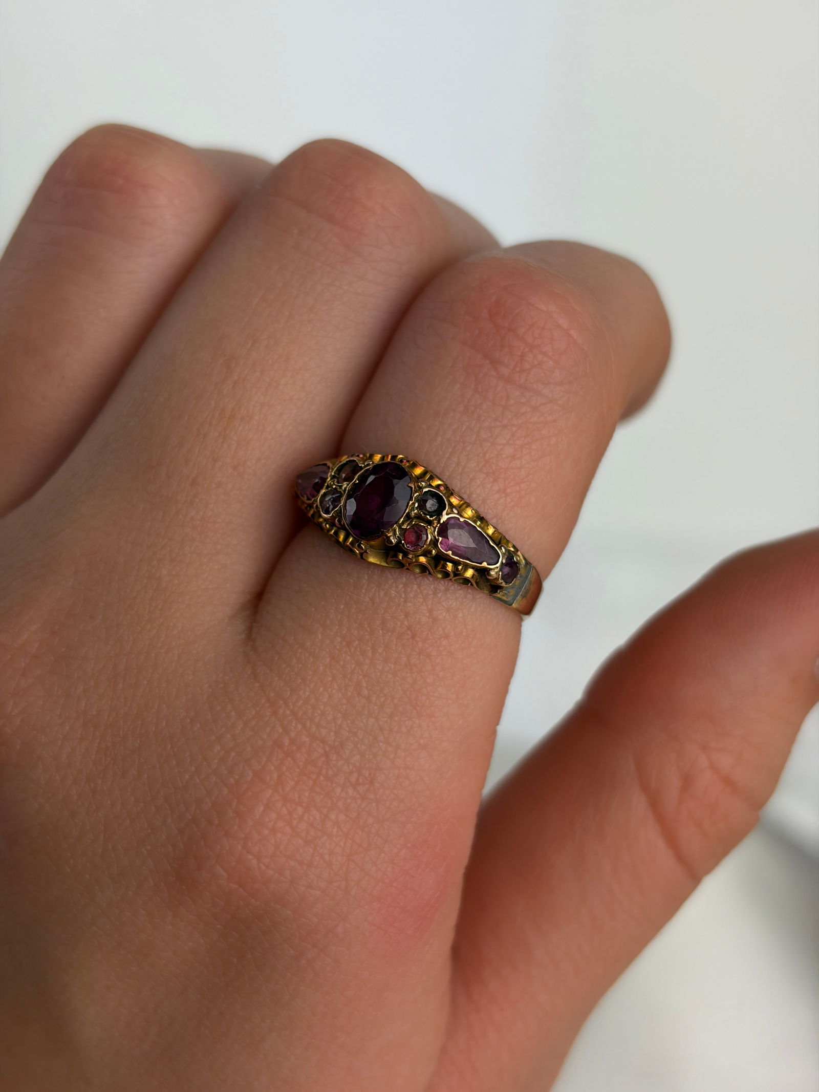 sweet antique 9ct gold gemset ring - 9