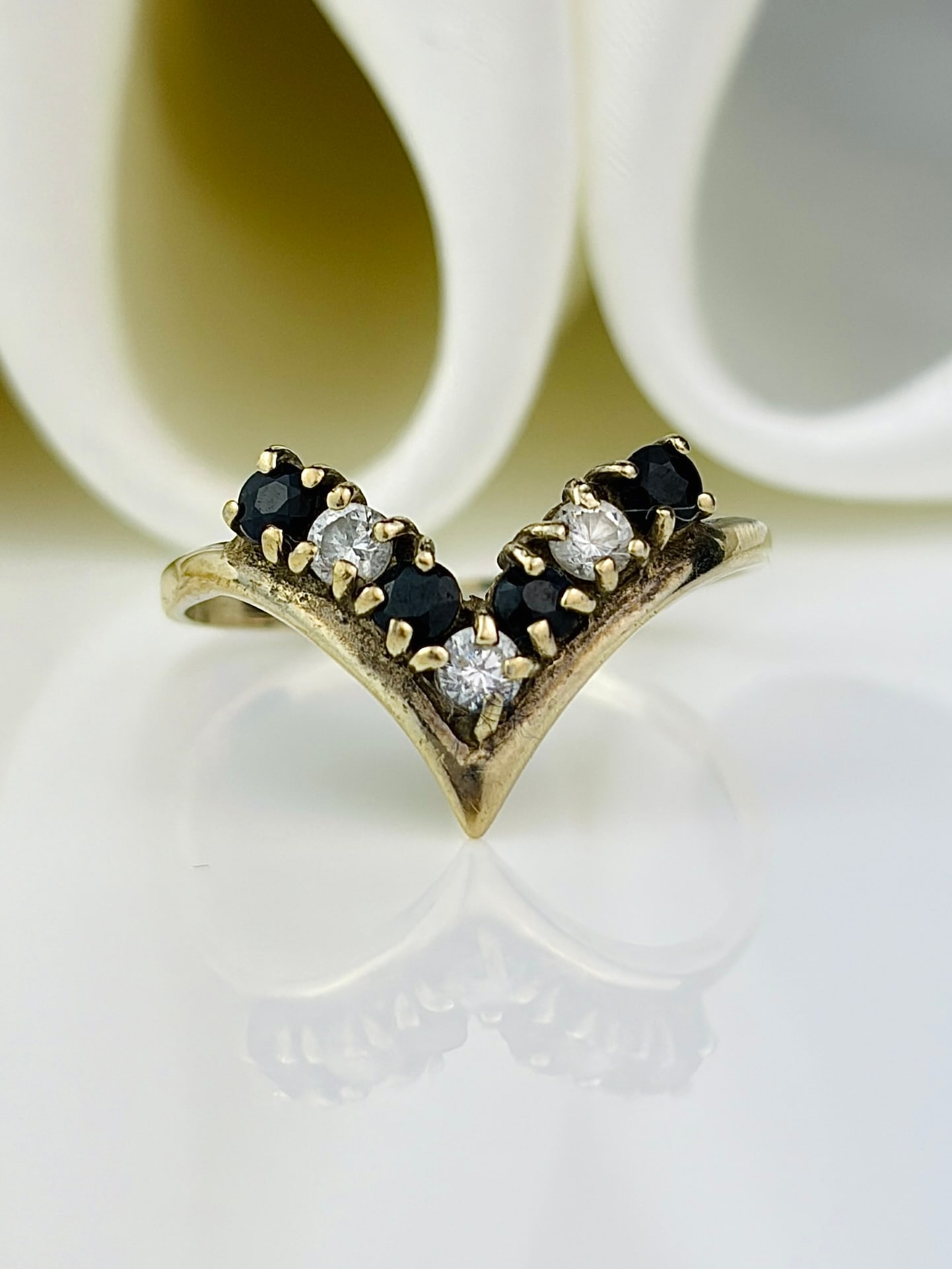 sweet wishbone half hoop ring: sweet wishbone half hoop ring Weight: 1.48g Size: UK N1/2, US 7.25, Width 11mm, height off finger 2mm Materials: Silver Hallmarks: Stamped 925 Condition: Good overall