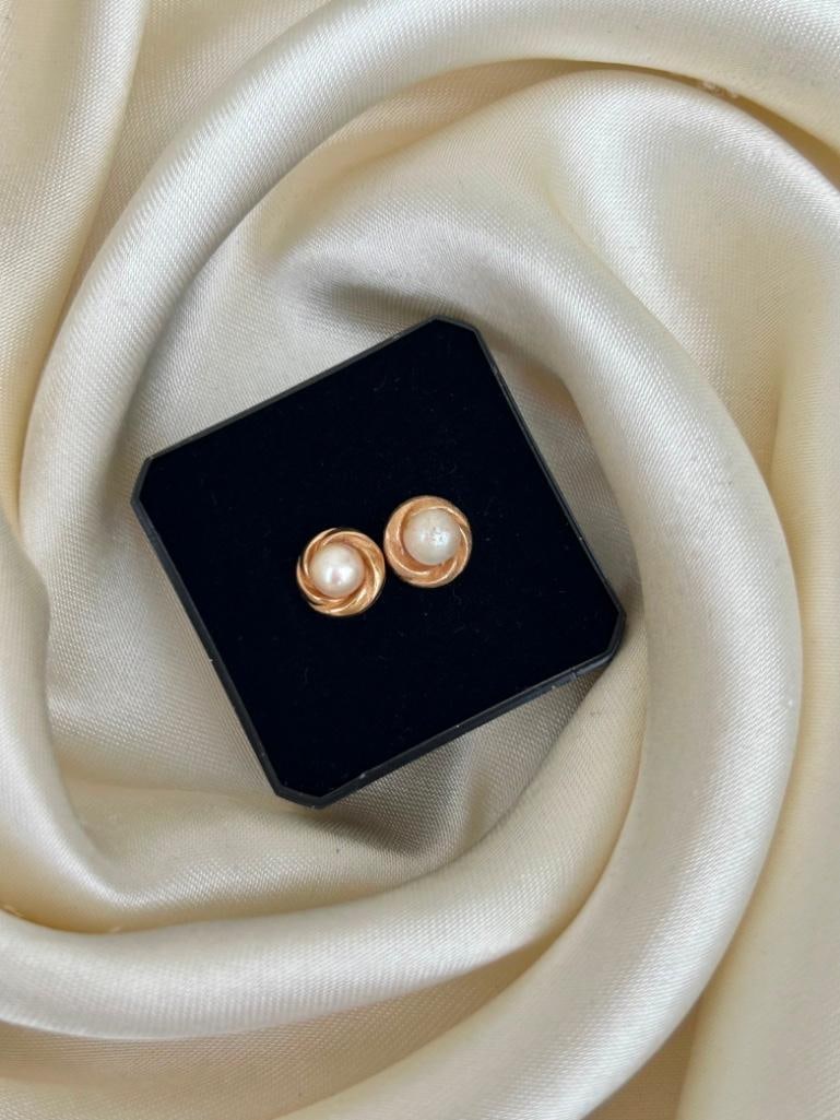 Sweet 9ct Gold and Pearl Stud Earrings - 2