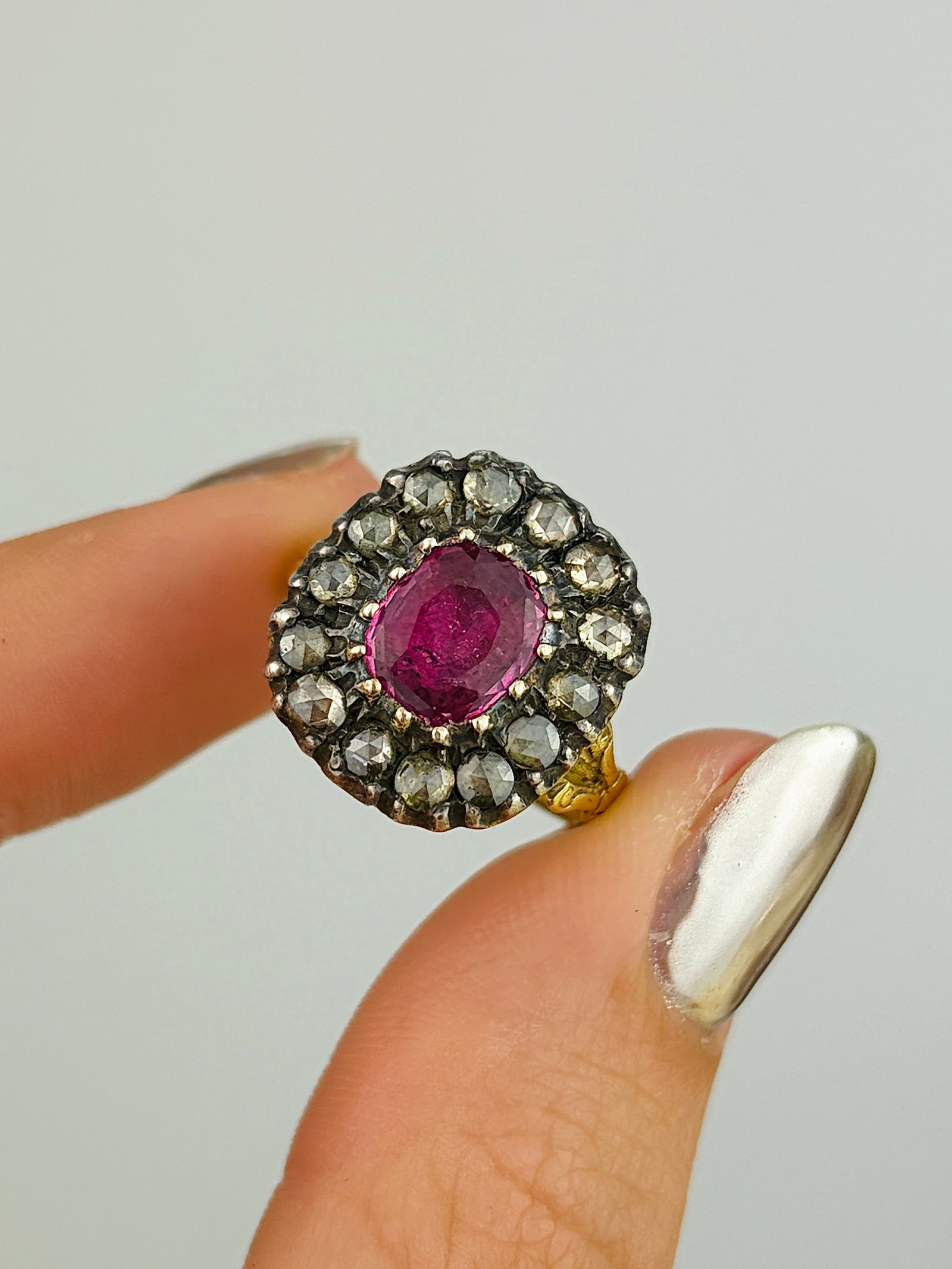Antique Synthetic Ruby and Rose Cut Diamond Cluster Ring in 18ct Gold - 5