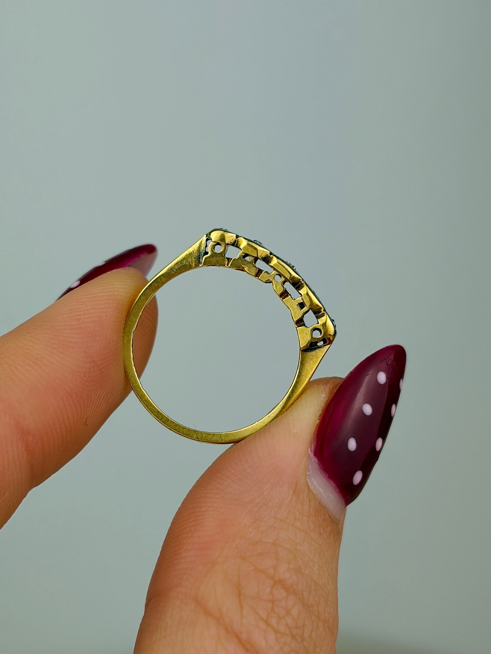 ANTIQUE 18CT YELLOW GOLD AND PLATINUM DIAMOND 5 STONE RING - 6