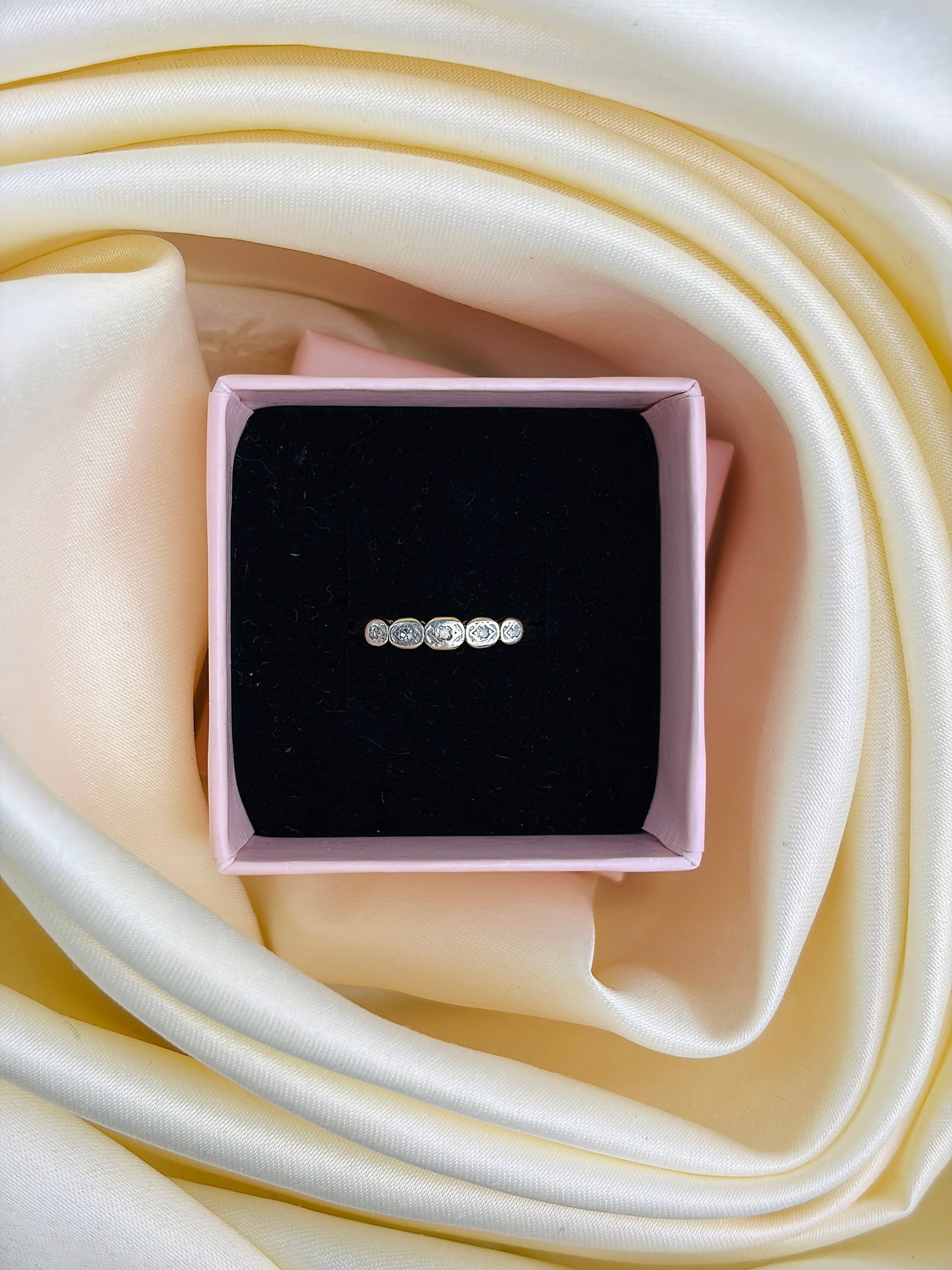 ANTIQUE 18CT YELLOW GOLD AND PLATINUM DIAMOND 5 STONE RING - 9