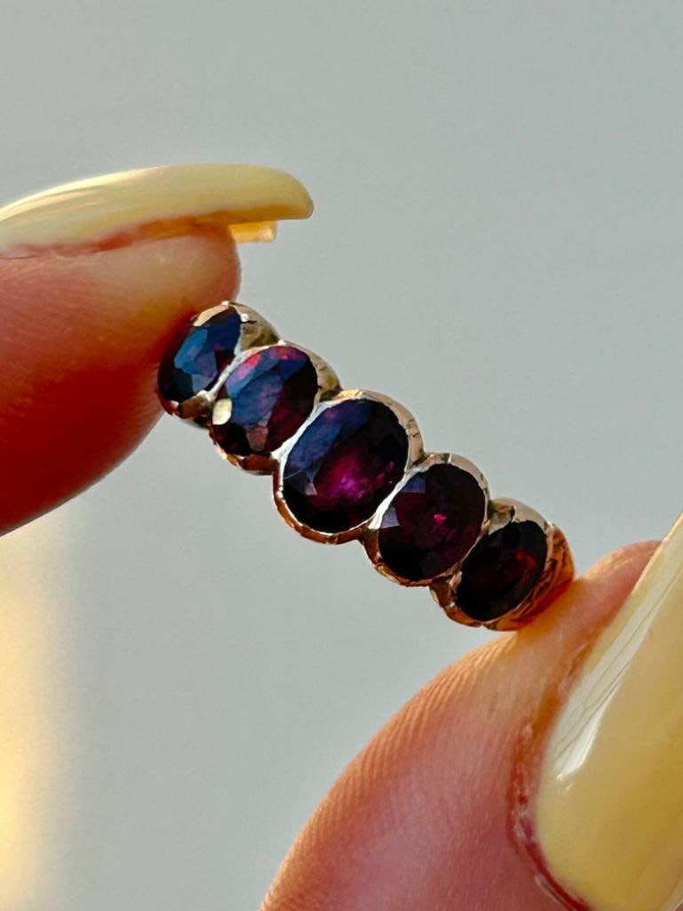 Georgian Era Garnet Half Hoop Ring in Yellow Gold - 2