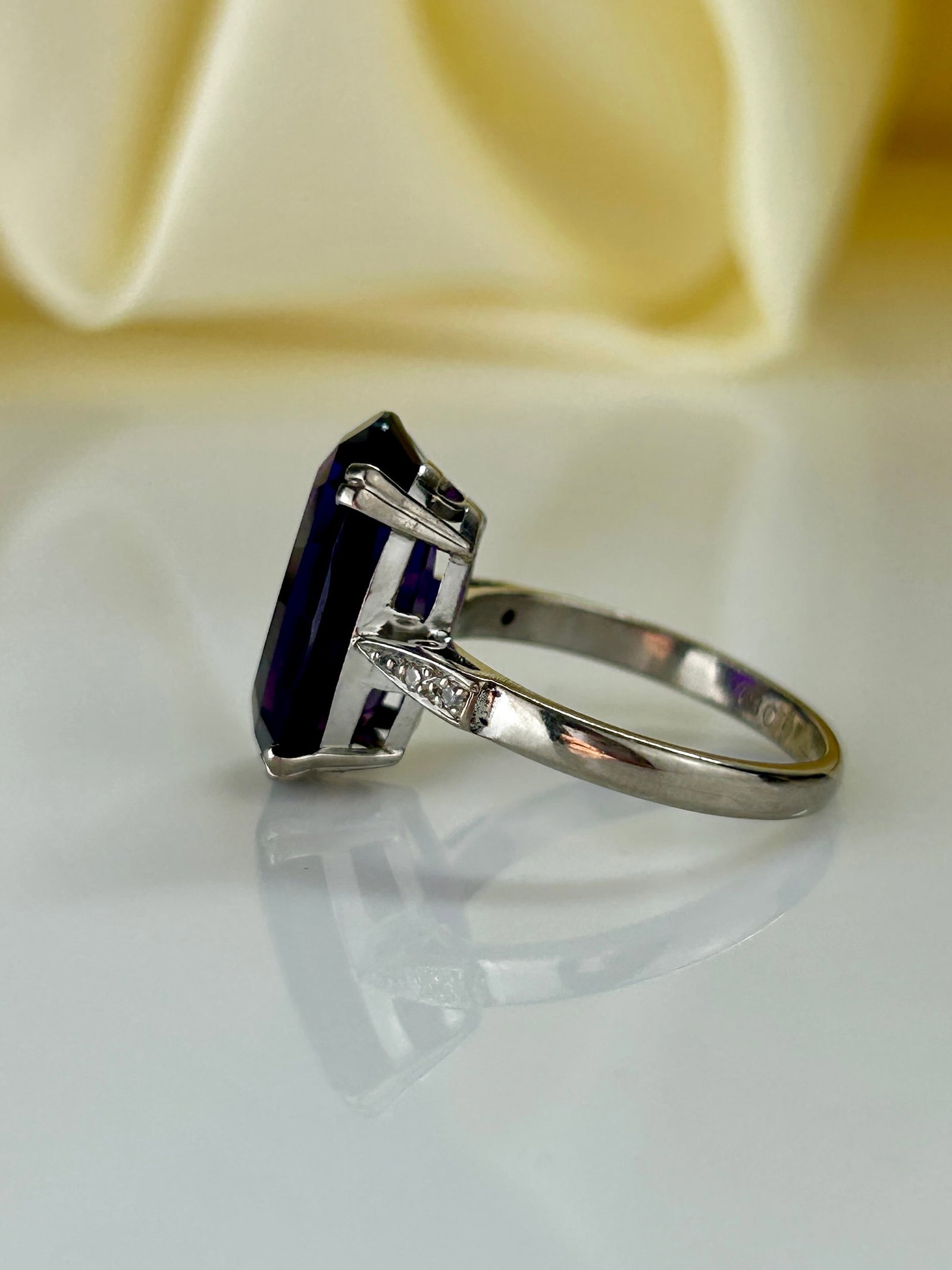 Vintage 18ct White Gold Amethyst and Diamond Shoulder Ring - 2
