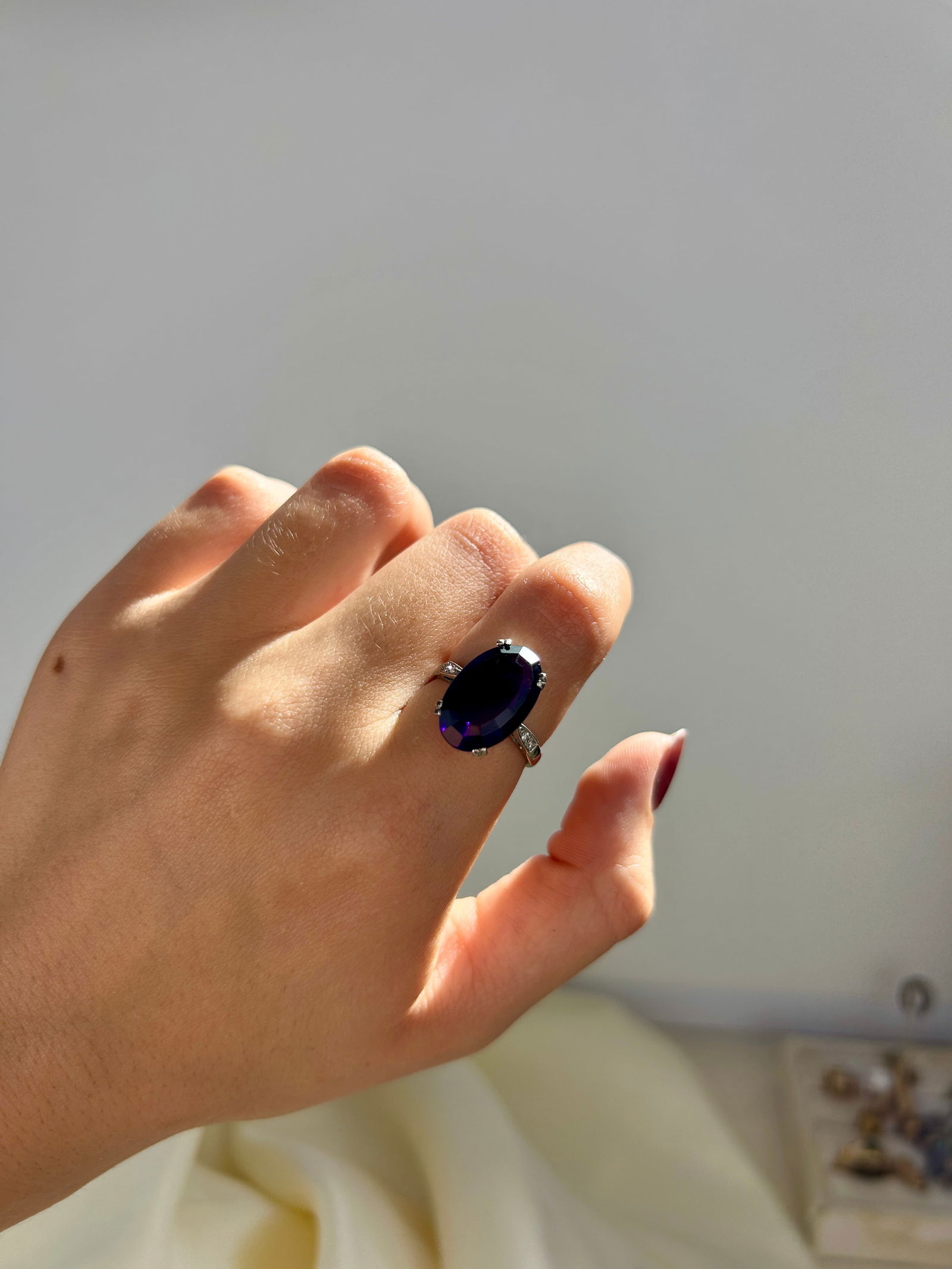 Vintage 18ct White Gold Amethyst and Diamond Shoulder Ring - 7