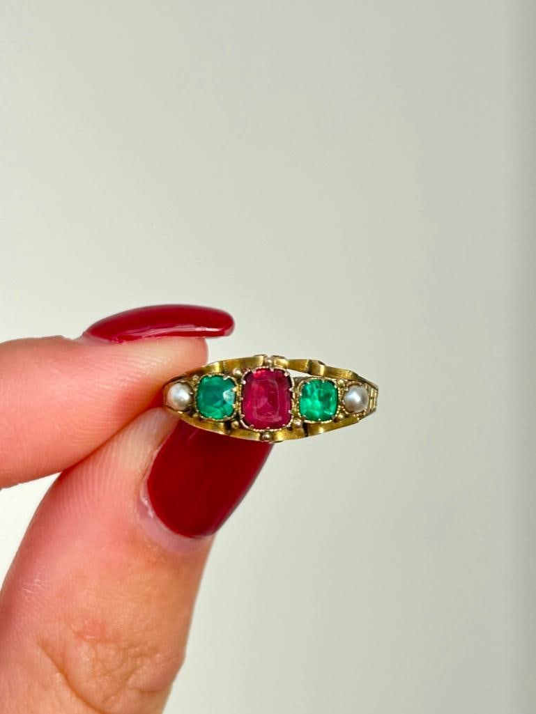 Antique c1899 Bright Paste 9ct Gold Ring - 7