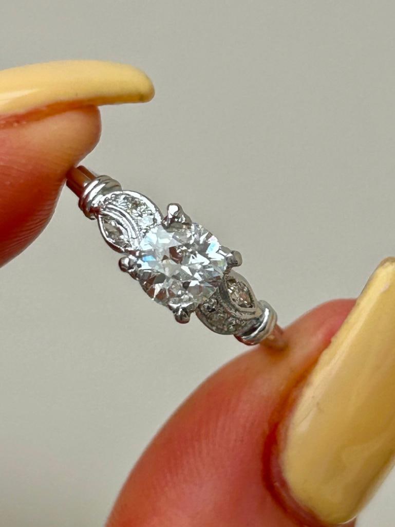 Wonderful 14ct White Gold Diamond Solitaire Ring - 2