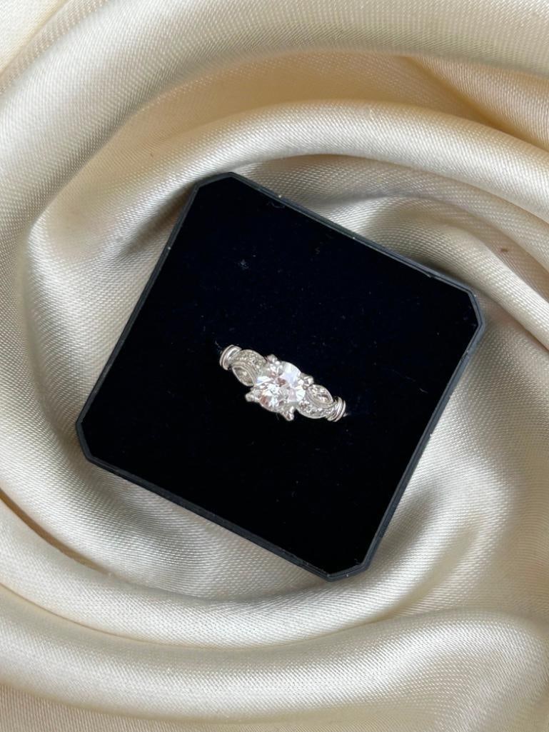 Wonderful 14ct White Gold Diamond Solitaire Ring - 5