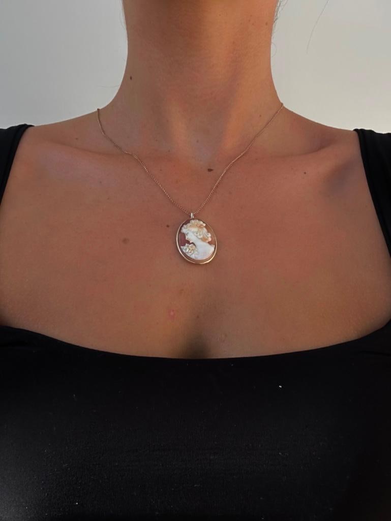9ct Gold Cameo Pendant on 9ct Gold Chain - 2