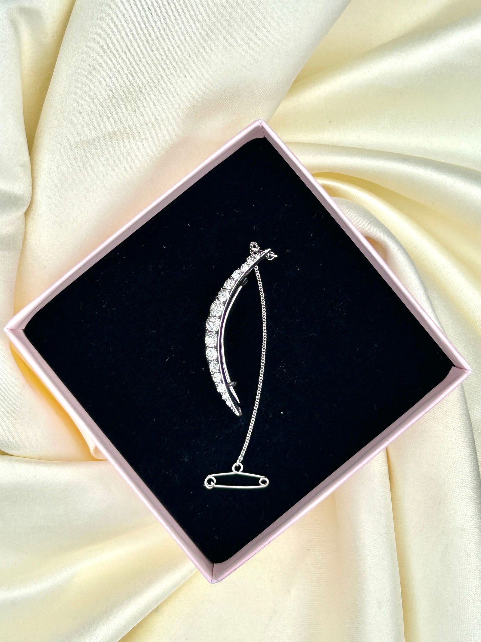 Antique platinum chunky diamond crescent brooch with safety chain - 3