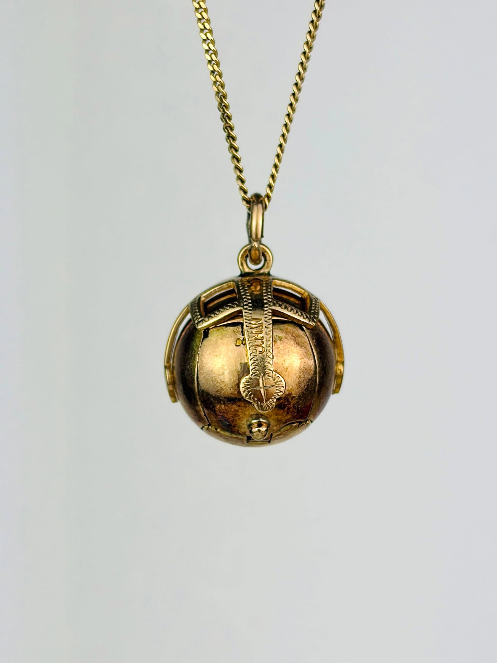 9CT GOLD AND SILVER OPENING MASONIC BALL/CROSS PENDANT - 2