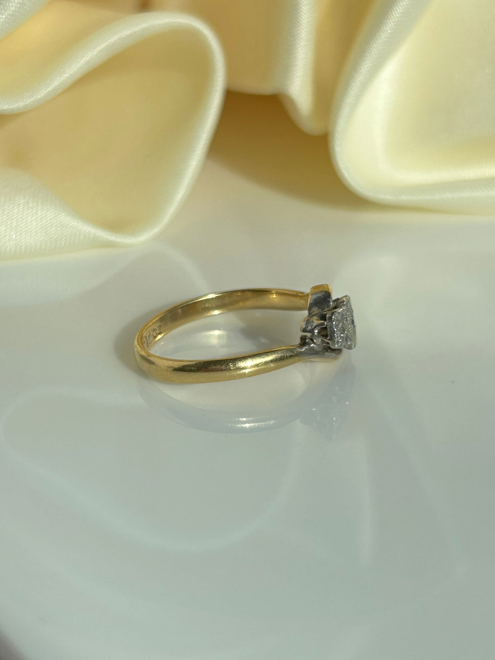 Antique 18ct Gold and Platinum Diamond 3 Stone Twist Ring - 2