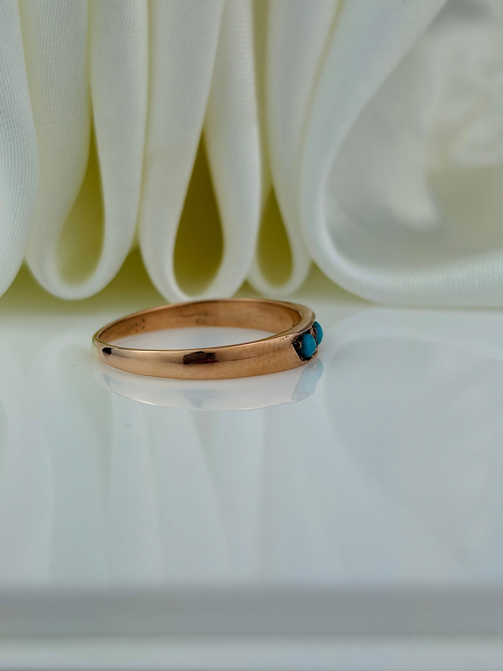 SWEET ANTIQUE 9CT GOLD TURQUOISE 3 STONE RING - 2