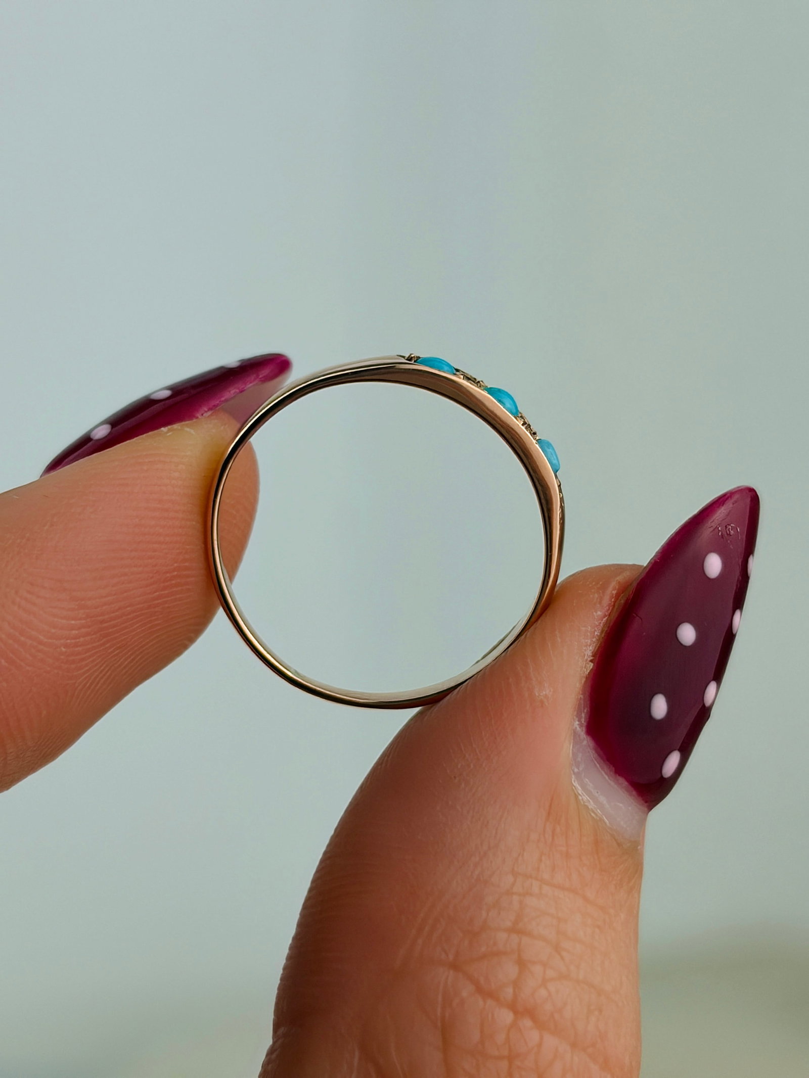 SWEET ANTIQUE 9CT GOLD TURQUOISE 3 STONE RING - 6