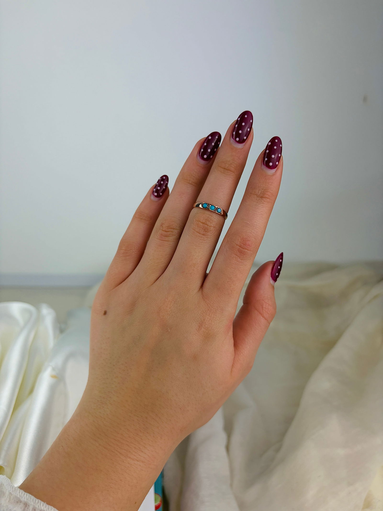 SWEET ANTIQUE 9CT GOLD TURQUOISE 3 STONE RING - 7