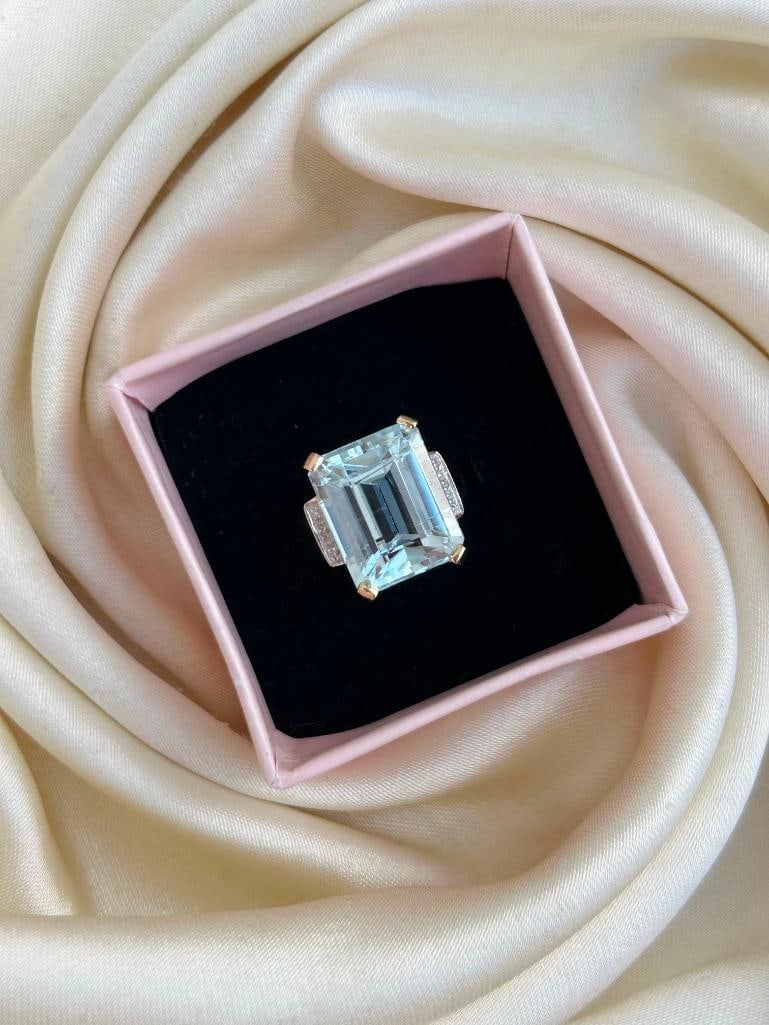 18ct Yellow Gold Large Aquamarine and Diamond Cocktail Ring - 6