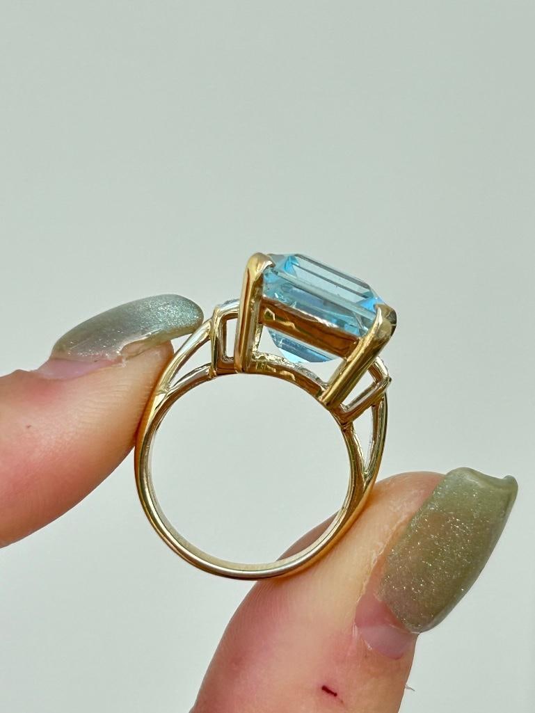 18ct Yellow Gold Large Aquamarine and Diamond Cocktail Ring - 7