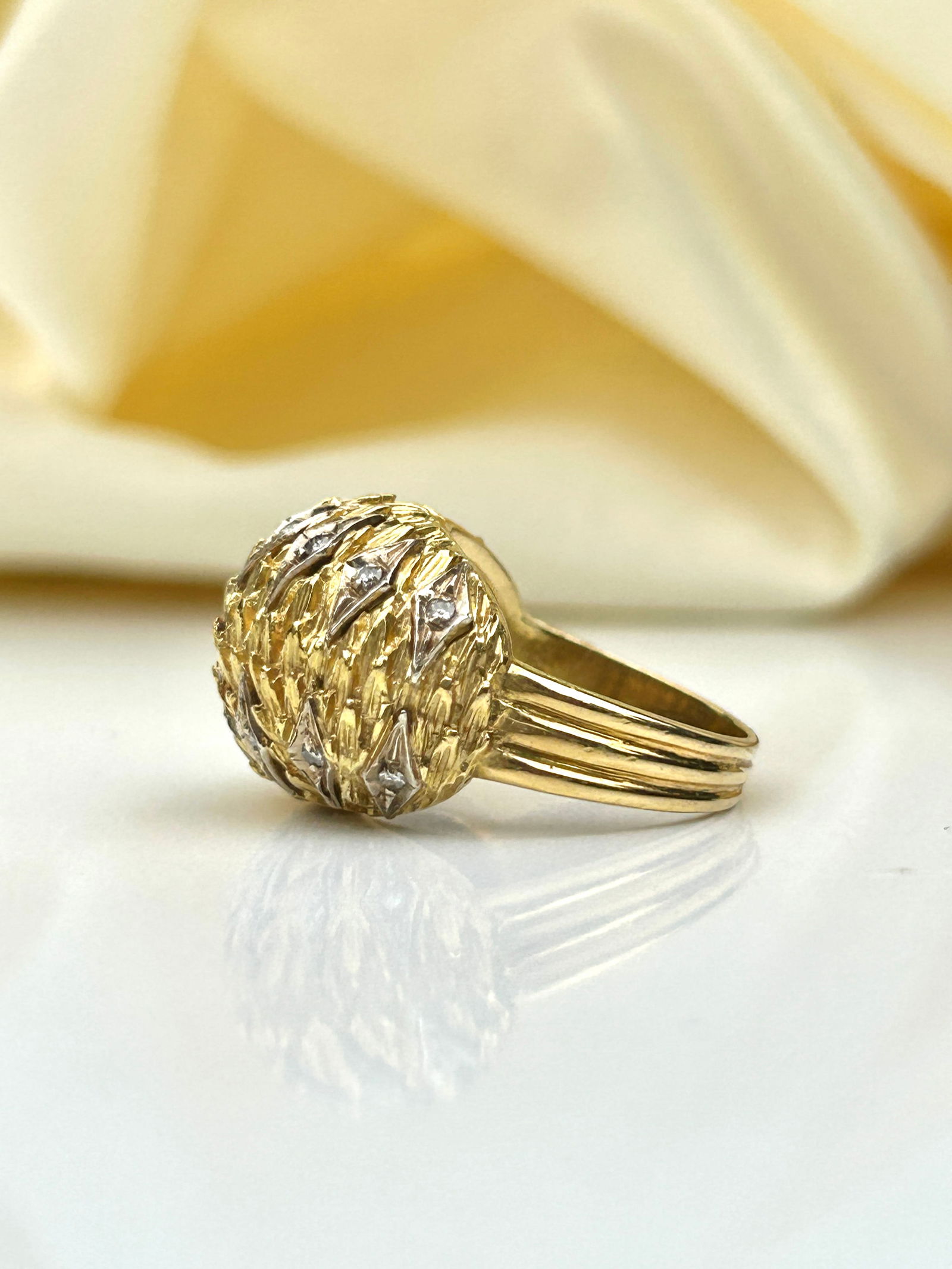 Amazing 18ct yellow gold and diamond designer bombe ring in box - 3