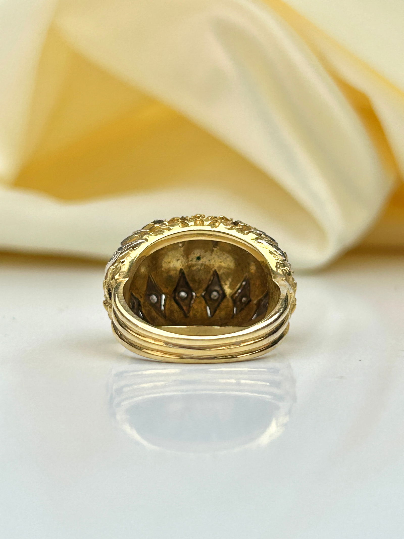 Amazing 18ct yellow gold and diamond designer bombe ring in box - 4