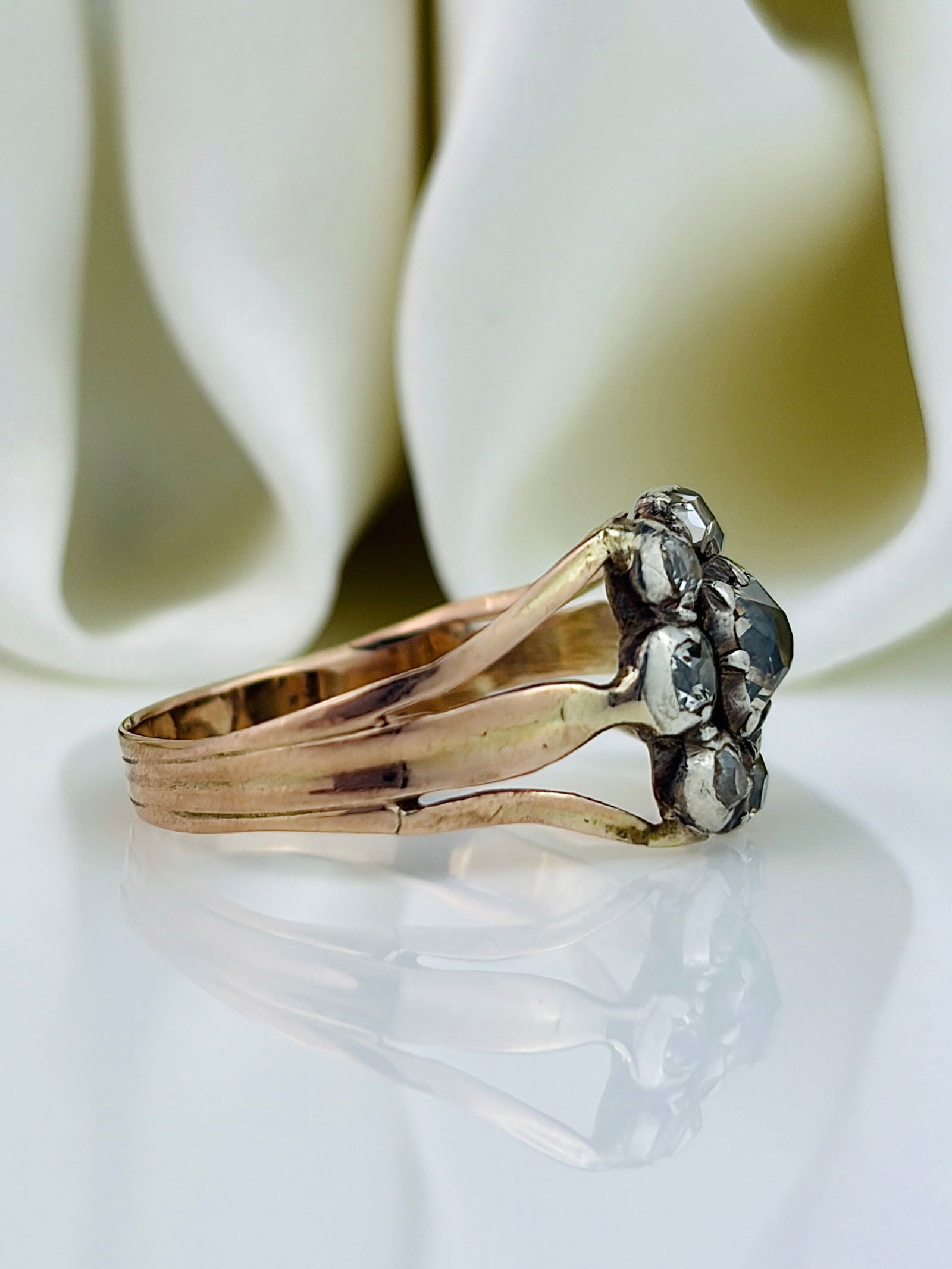 Antique Georgian Rose Cut Diamond Cluster Ring in Gold - 2
