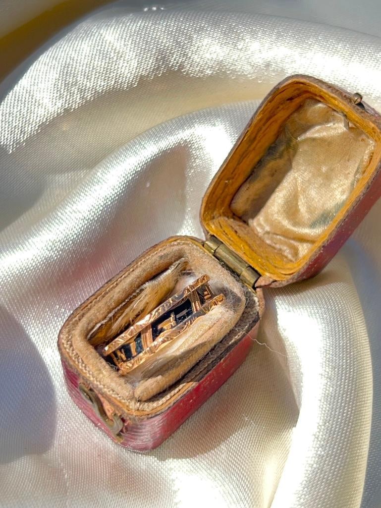 Antique 18ct gold c.1873 black enamel morning band Ring in antique box - 2
