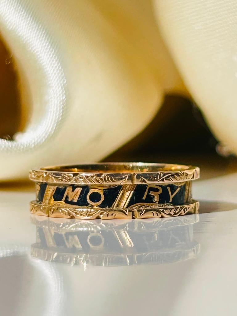 Antique 18ct gold c.1873 black enamel morning band Ring in antique box - 7
