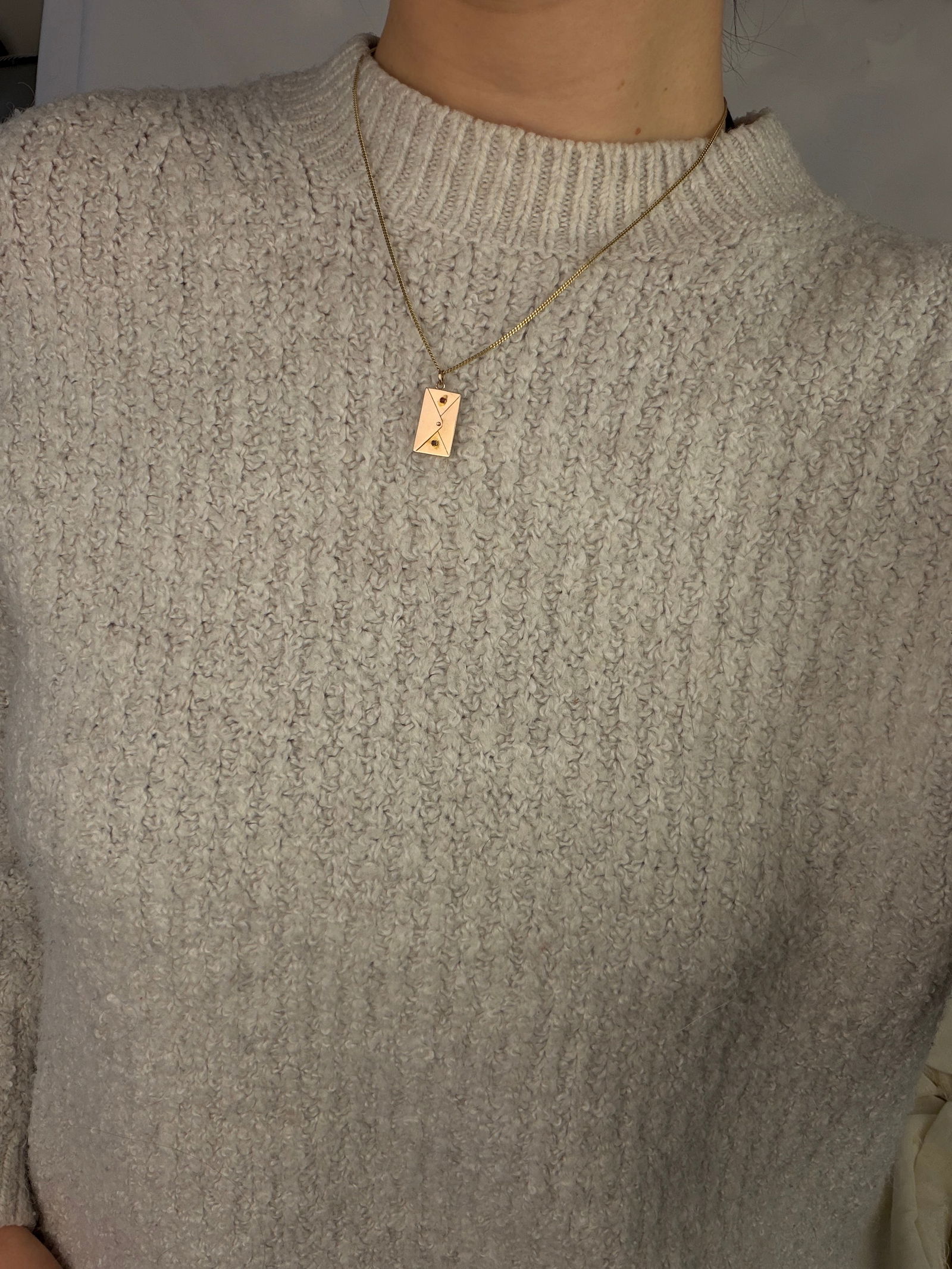 ANTIQUE OPENING ENVELOPE CHARM/PENDANT IN GOLD WITH RED PASTE STONES - 7