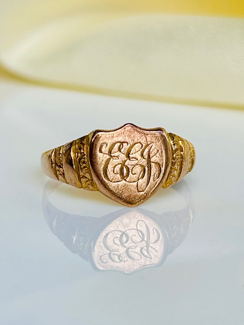 Antique 9ct Gold Shield Signet Ring 'E.E.K' (1 of 9)