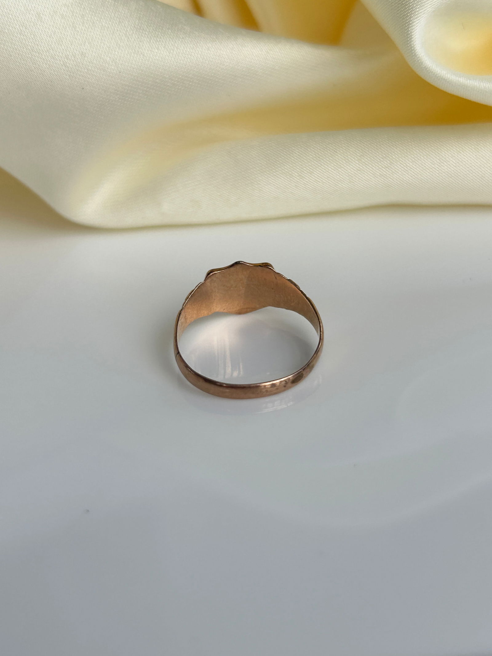 Antique 9ct Gold Shield Signet Ring 'E.E.K' - 3