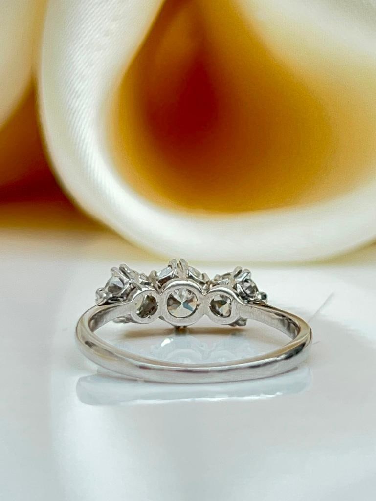 Wonderful platinum diamond trilogy 3 stone ring totalling 1.30ct - 7