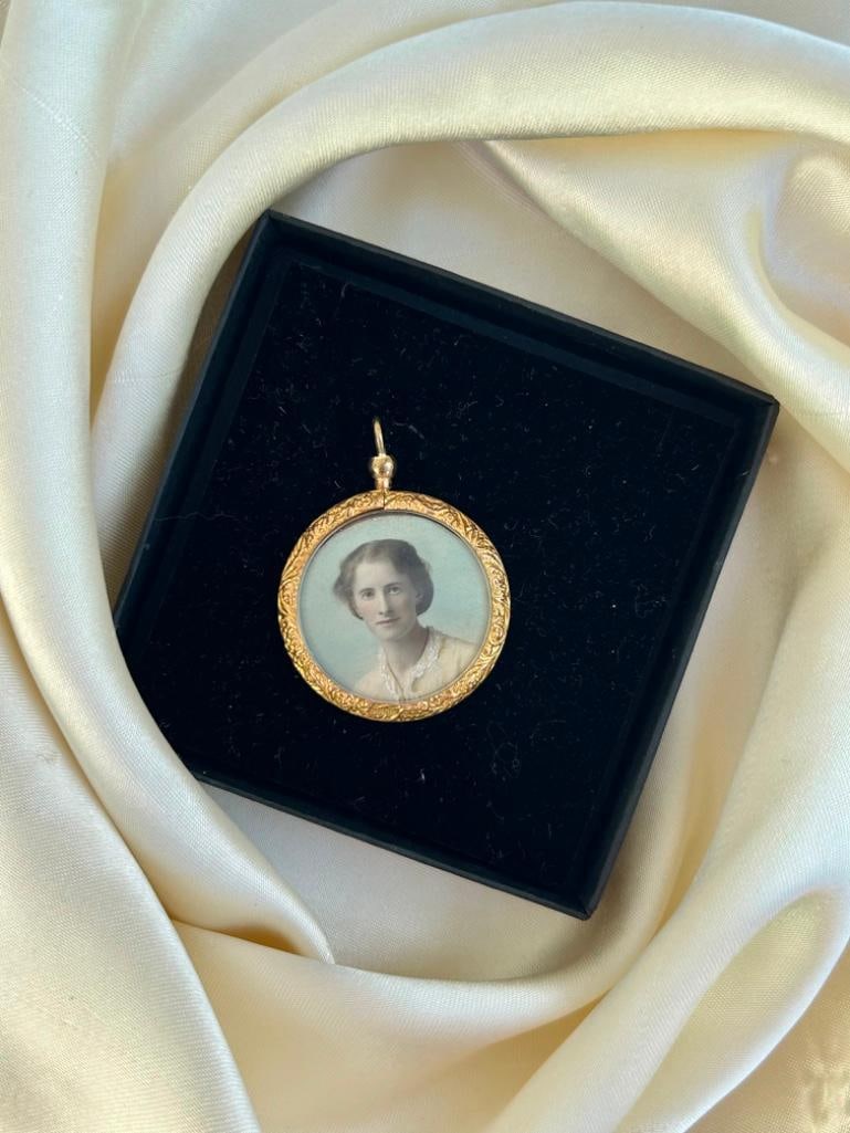 Large Gilt Metal Gold Bale Double Sided Locket Pendant - 2