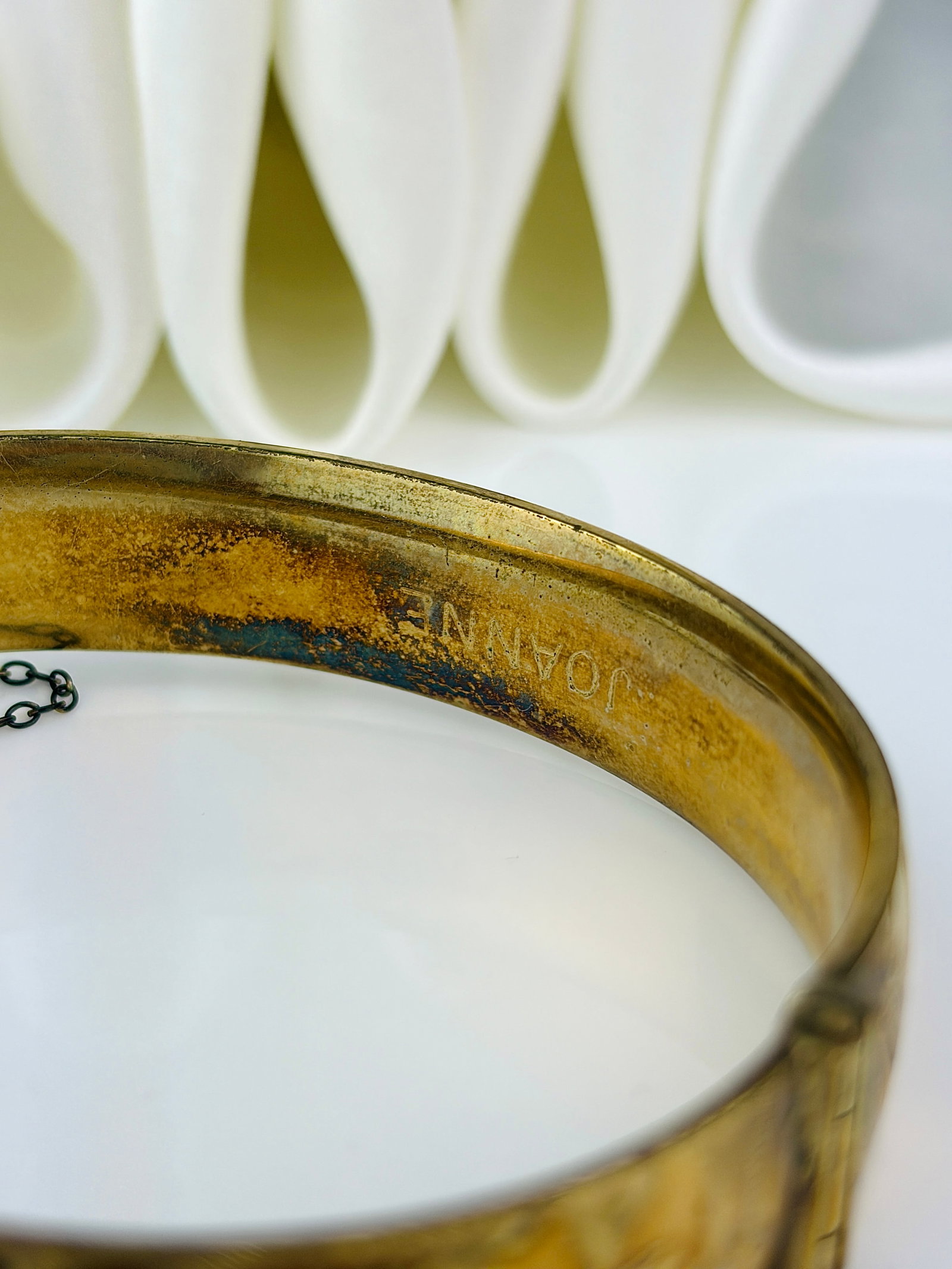 VINTAGE 9CT ROLLED GOLD SWIRL DESIGN BANGLE BRACELET - 4