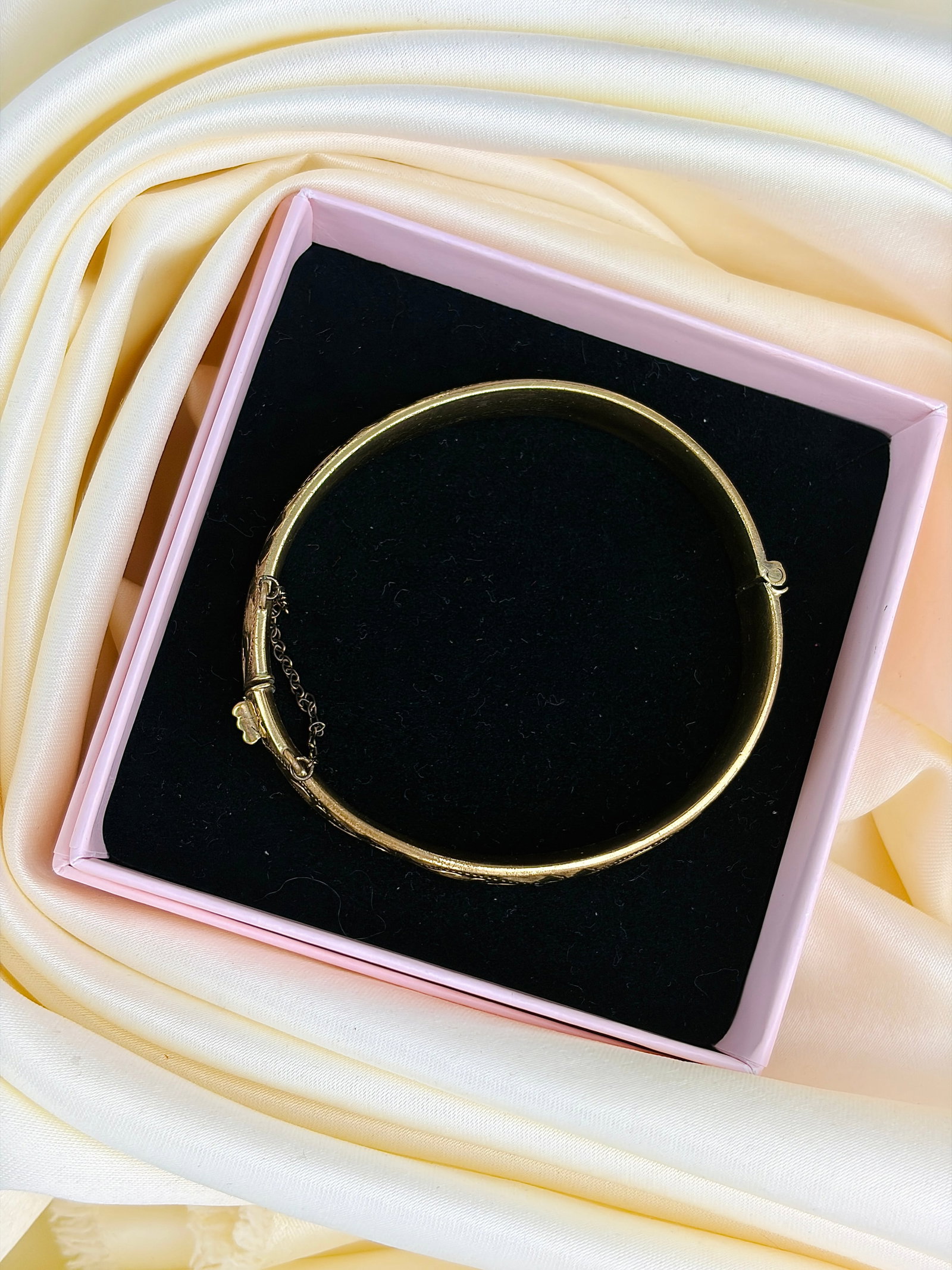 VINTAGE 9CT ROLLED GOLD SWIRL DESIGN BANGLE BRACELET - 5