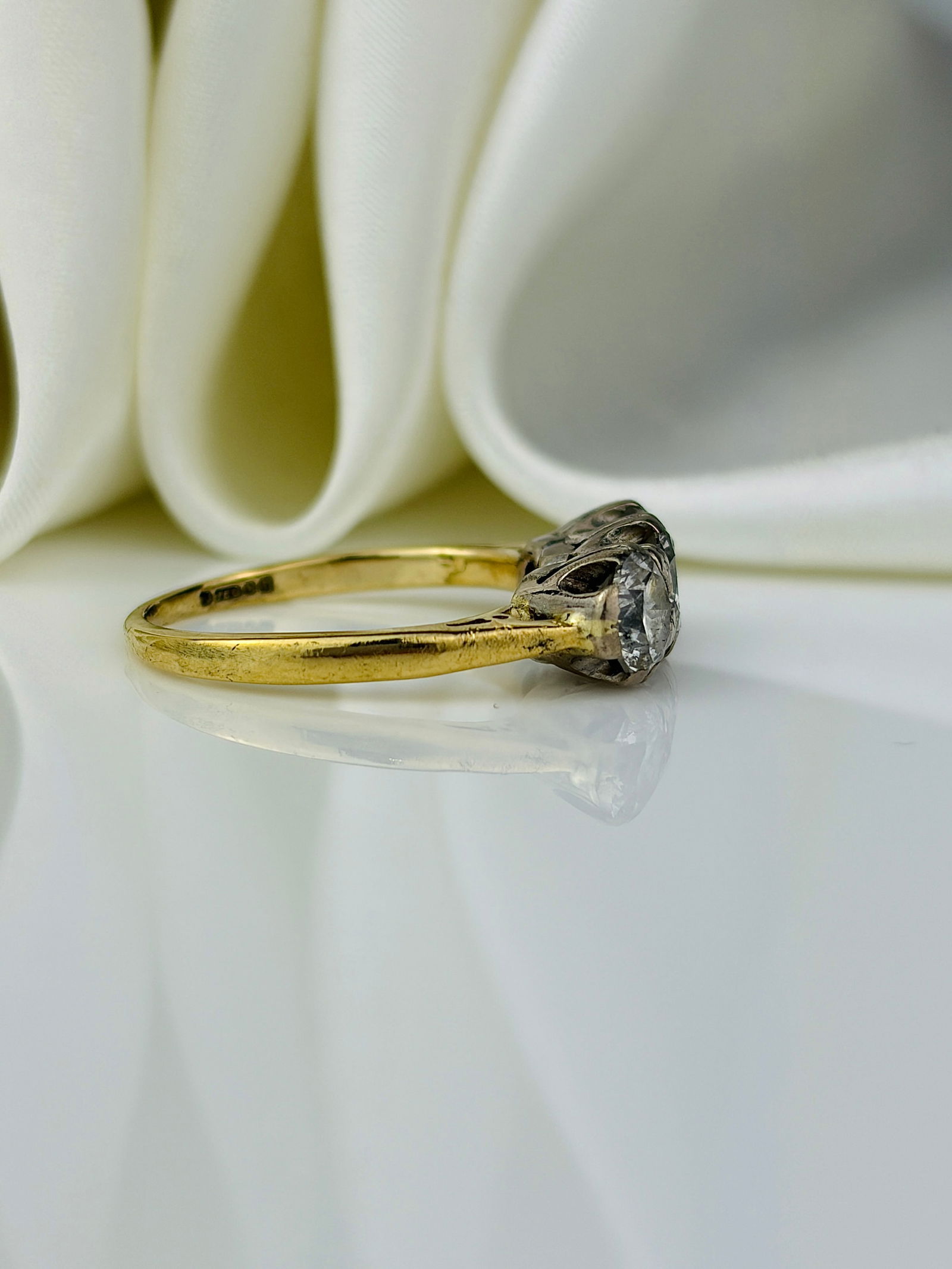 VINTAGE 18CT YELLOW GOLD 1.70CT DIAMOND 3 STONE RING - 2