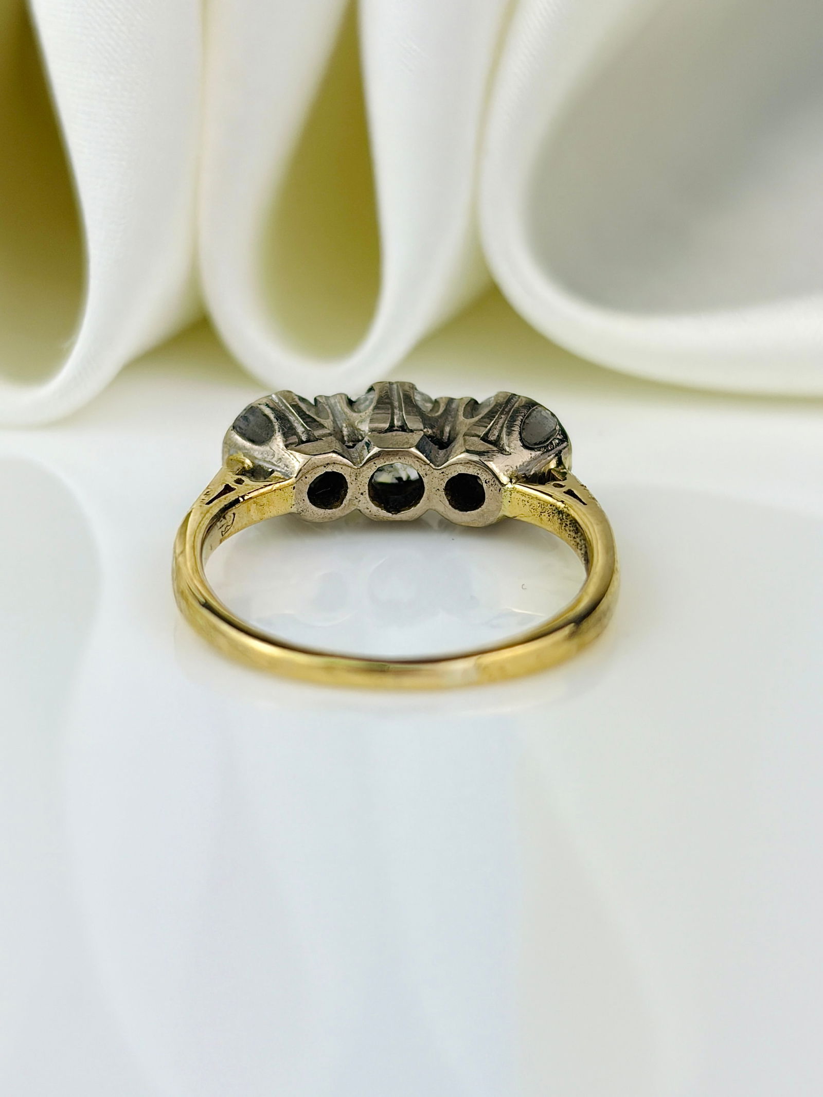 VINTAGE 18CT YELLOW GOLD 1.70CT DIAMOND 3 STONE RING - 3