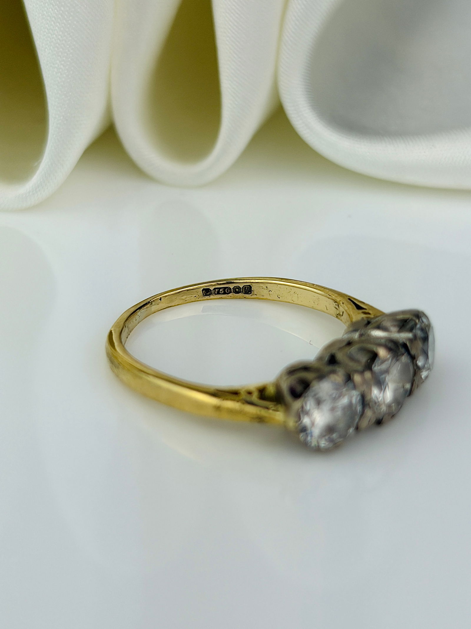 VINTAGE 18CT YELLOW GOLD 1.70CT DIAMOND 3 STONE RING - 4